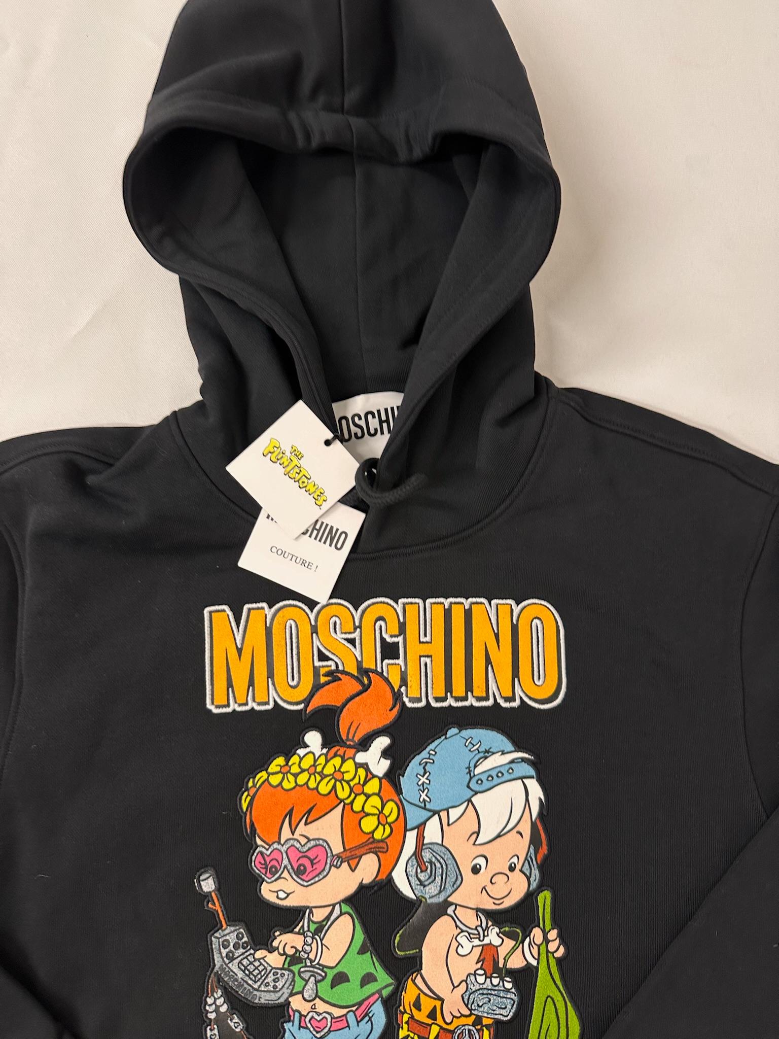 Donna AW22 Moschino Couture Jeremy Scott Felpa con cappuccio grafica nera Flinstones in vendita