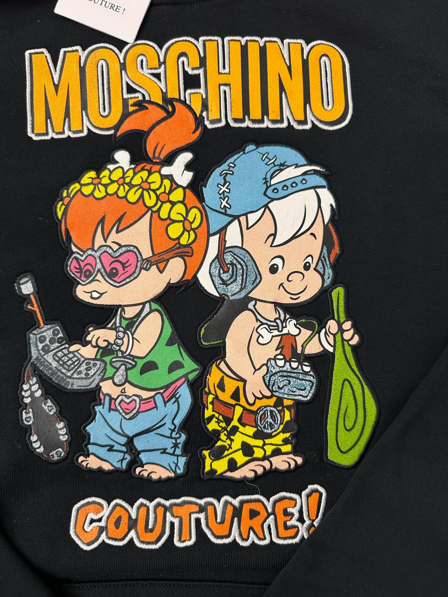 AW22 Moschino Couture Jeremy Scott Felpa con cappuccio grafica nera Flinstones in vendita 1
