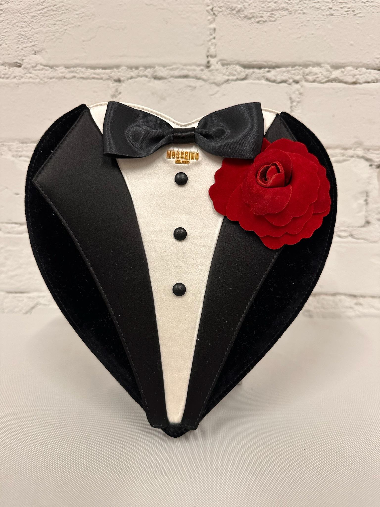 AW22 MOSCHINO Couture Jeremy Scott Schwarzer Smoking Bräutigam Fliege in Herzform Tasche im Zustand „Neu“ im Angebot in Los Angeles, CA