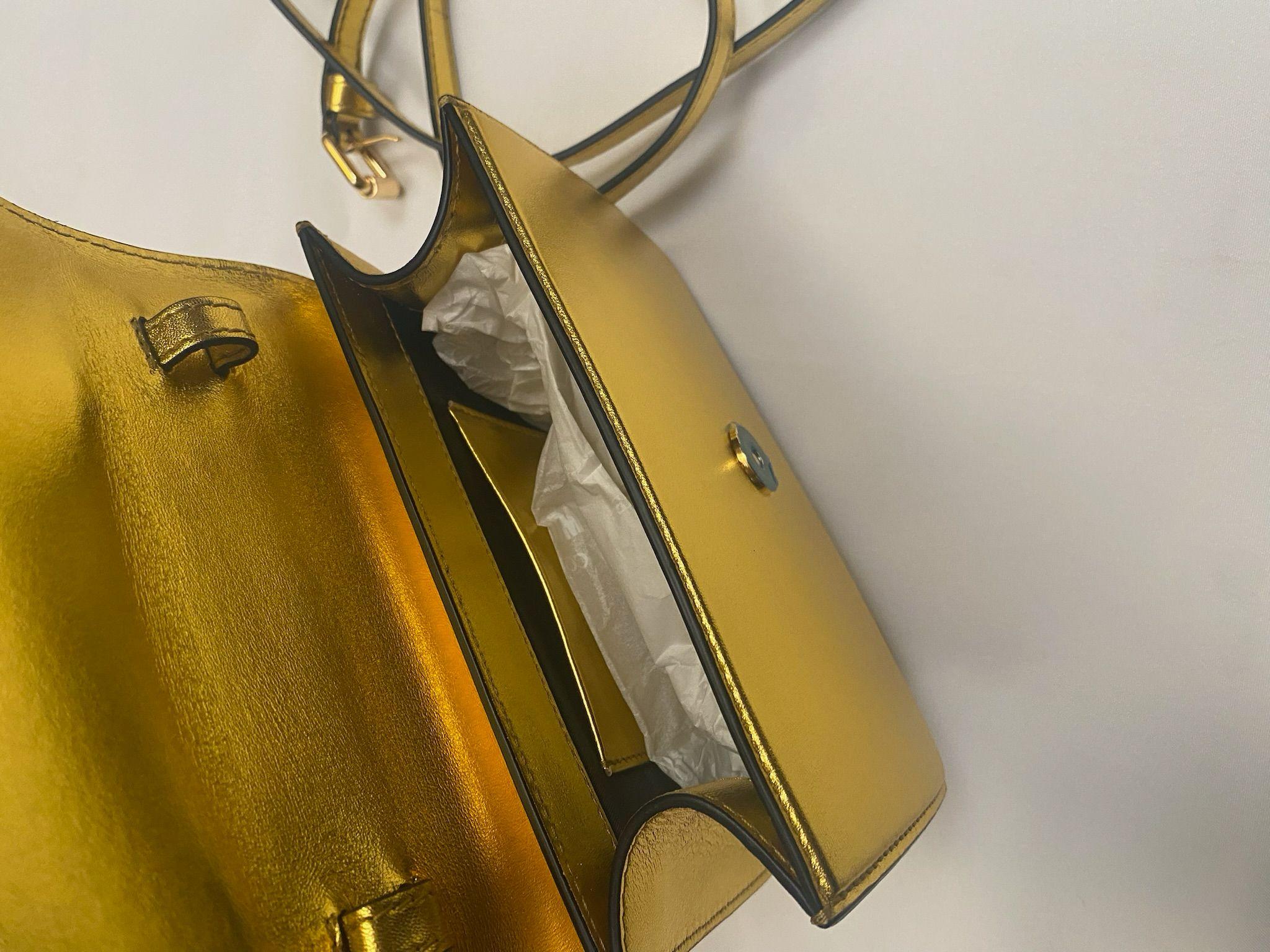 AW22 MOSCHINO Couture Jeremy Scott Tenedor de oro Bolso bandolera Crossbody en venta 6