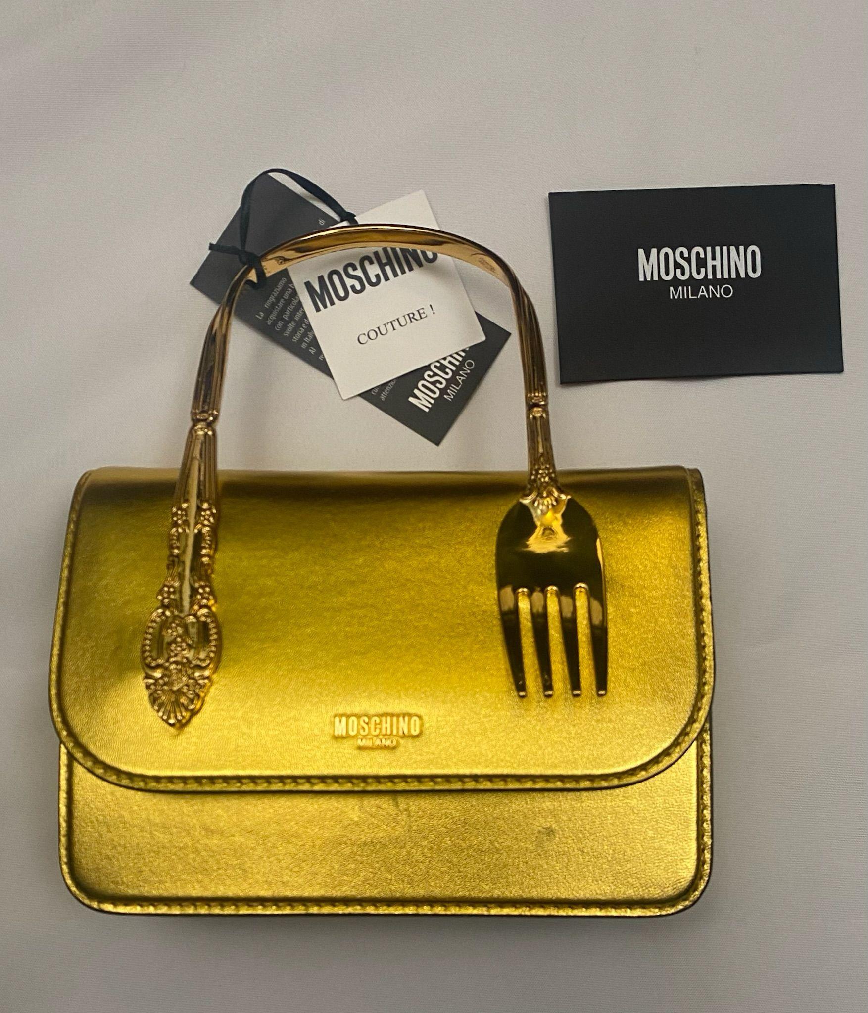 AW22 MOSCHINO Couture Jeremy Scott Tenedor de oro Bolso bandolera Crossbody en Excelente estado para la venta en Los Angeles, CA