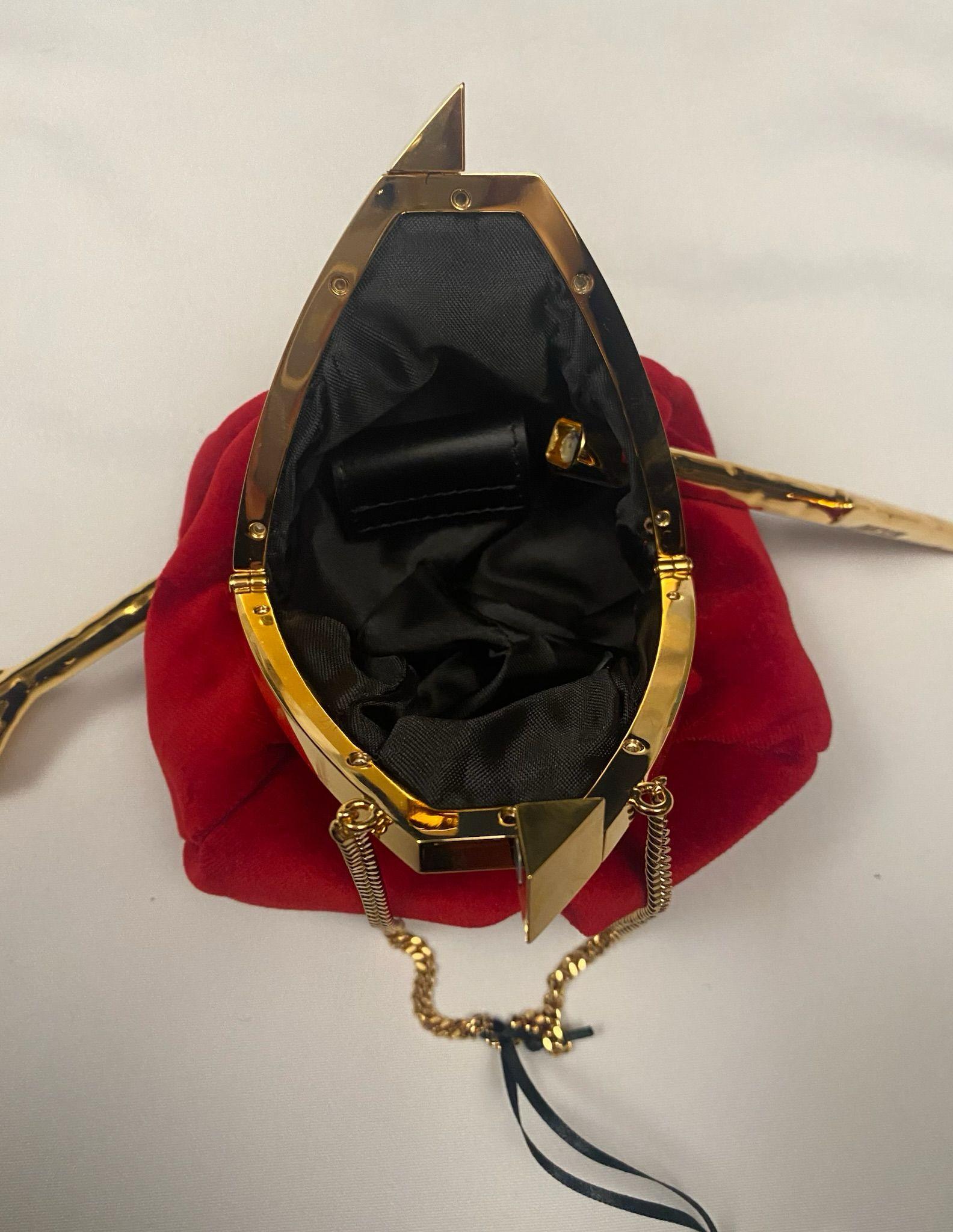AW22 MOSCHINO Couture Jeremy Scott Heart & Arrow Red Velvet Gold Chain Purse Bag For Sale 7