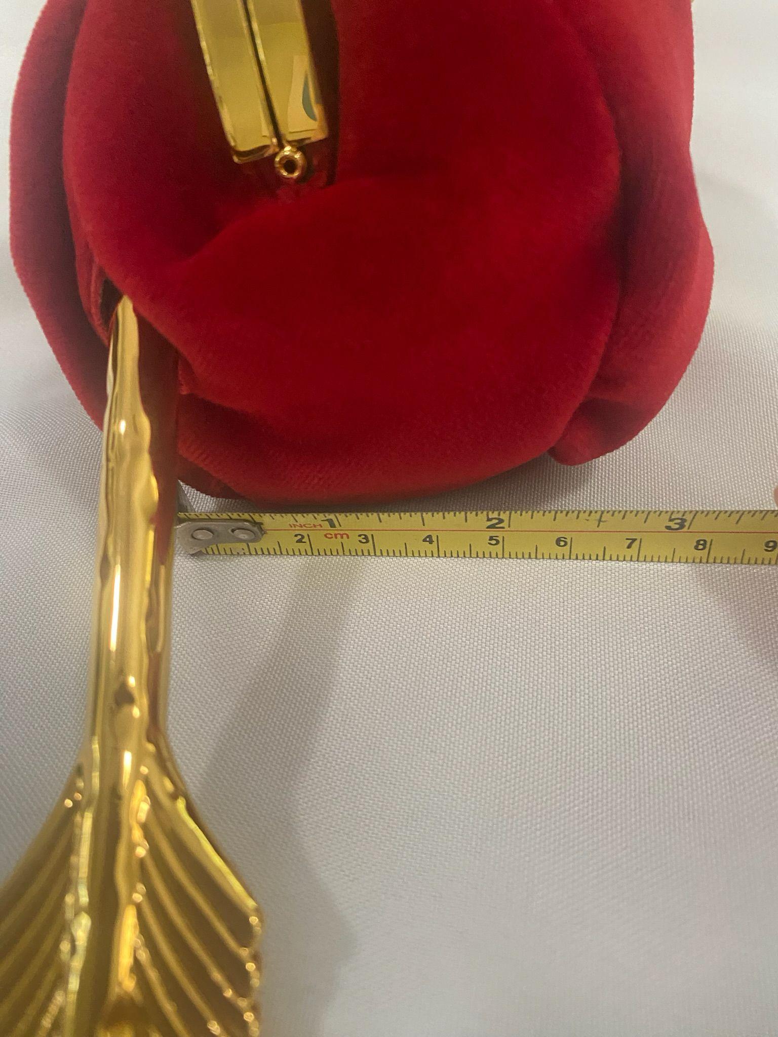 AW22 MOSCHINO Couture Jeremy Scott Heart & Arrow Red Velvet Gold Chain Purse Bag For Sale 9