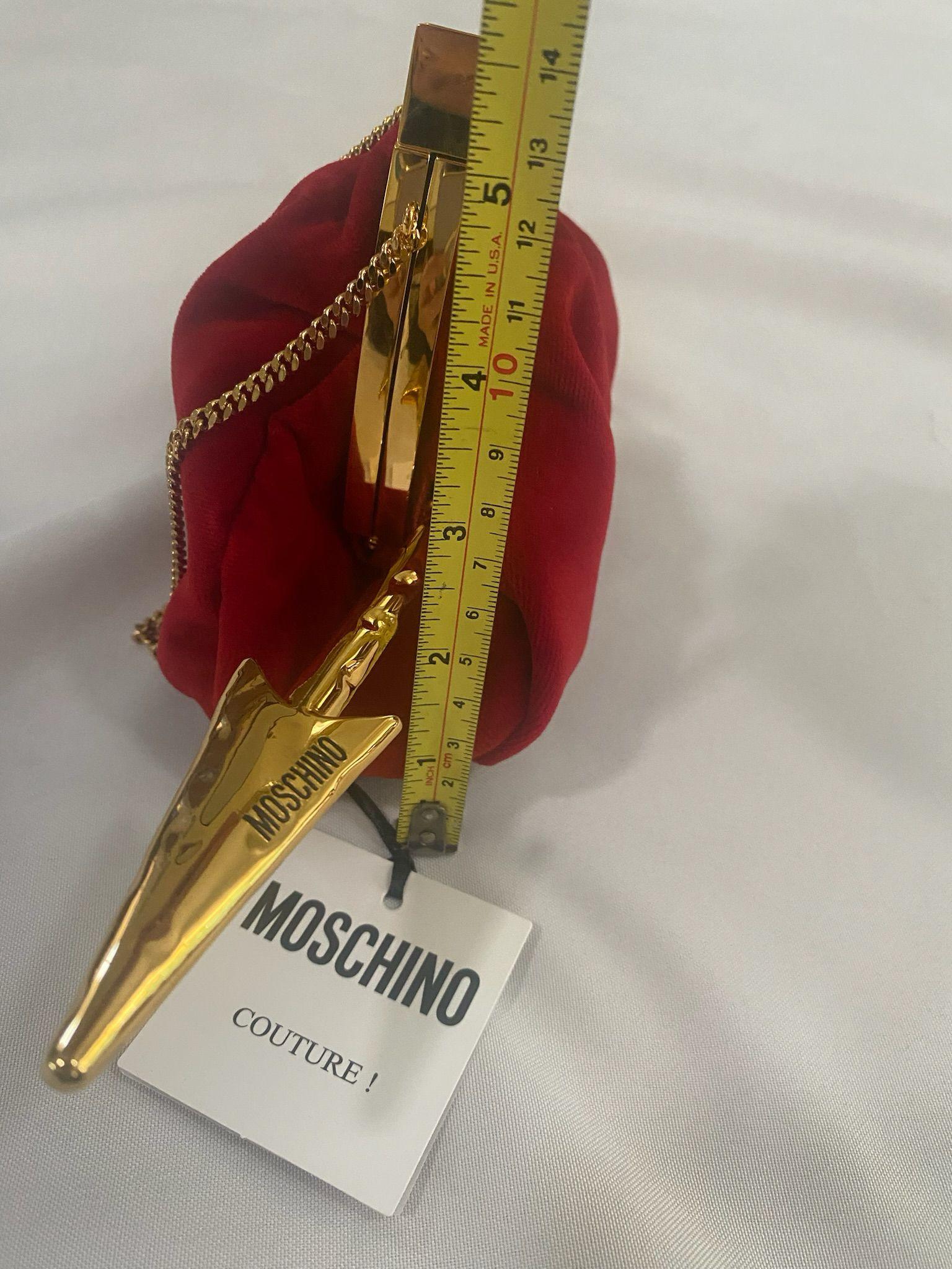 AW22 MOSCHINO Couture Jeremy Scott Heart & Arrow Red Velvet Gold Chain Purse Bag For Sale 10