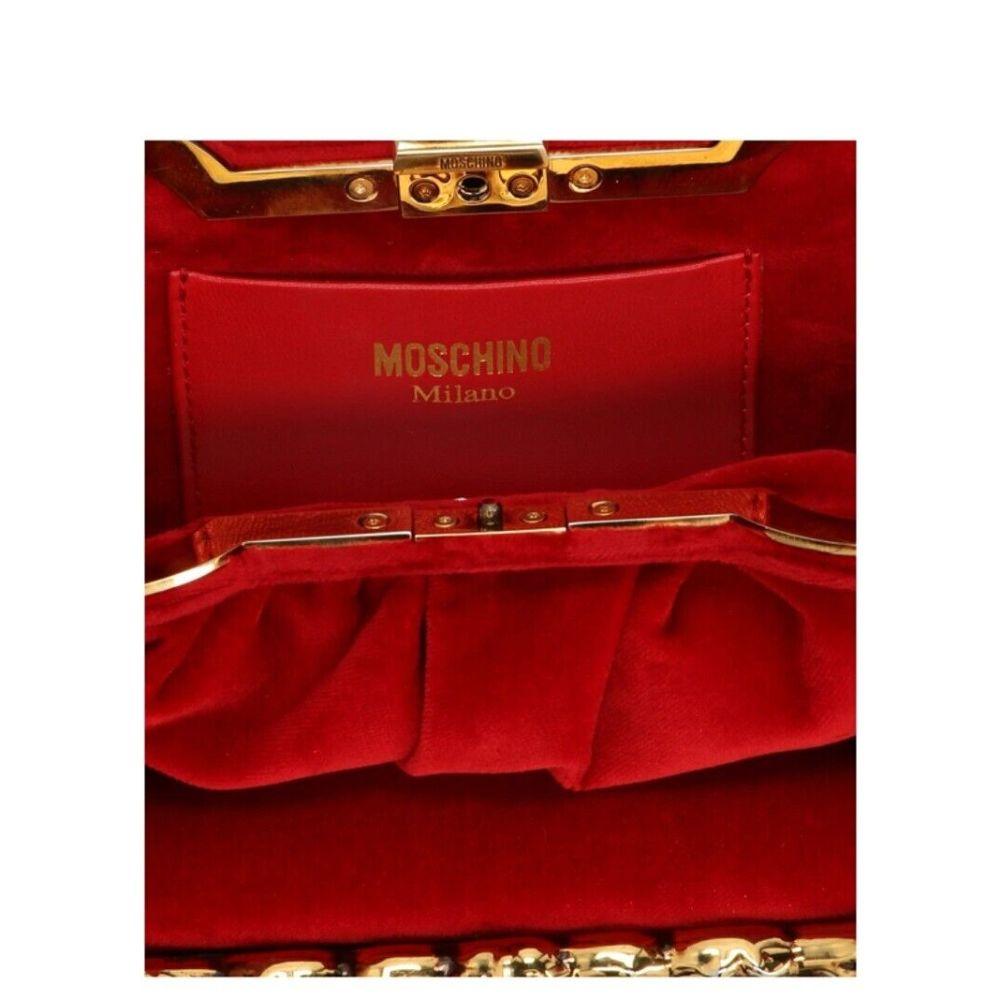 AW22 Moschino Couture Pochette en velours rouge en cuir de mouton par Jeremy Scott en vente 1