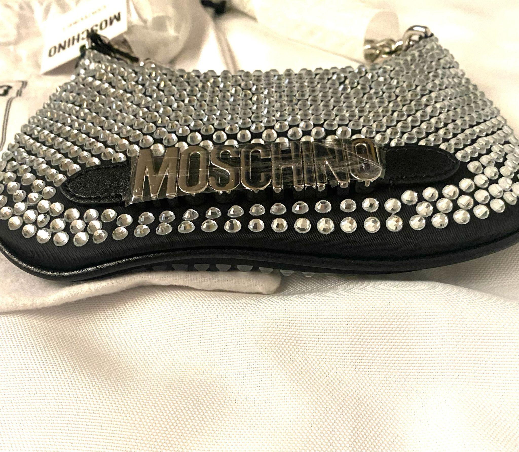 AW23 MOSCHINO Couture Jeremy Scott Bolso negro plateado con tachuelas de diamantes de imitación en venta 1