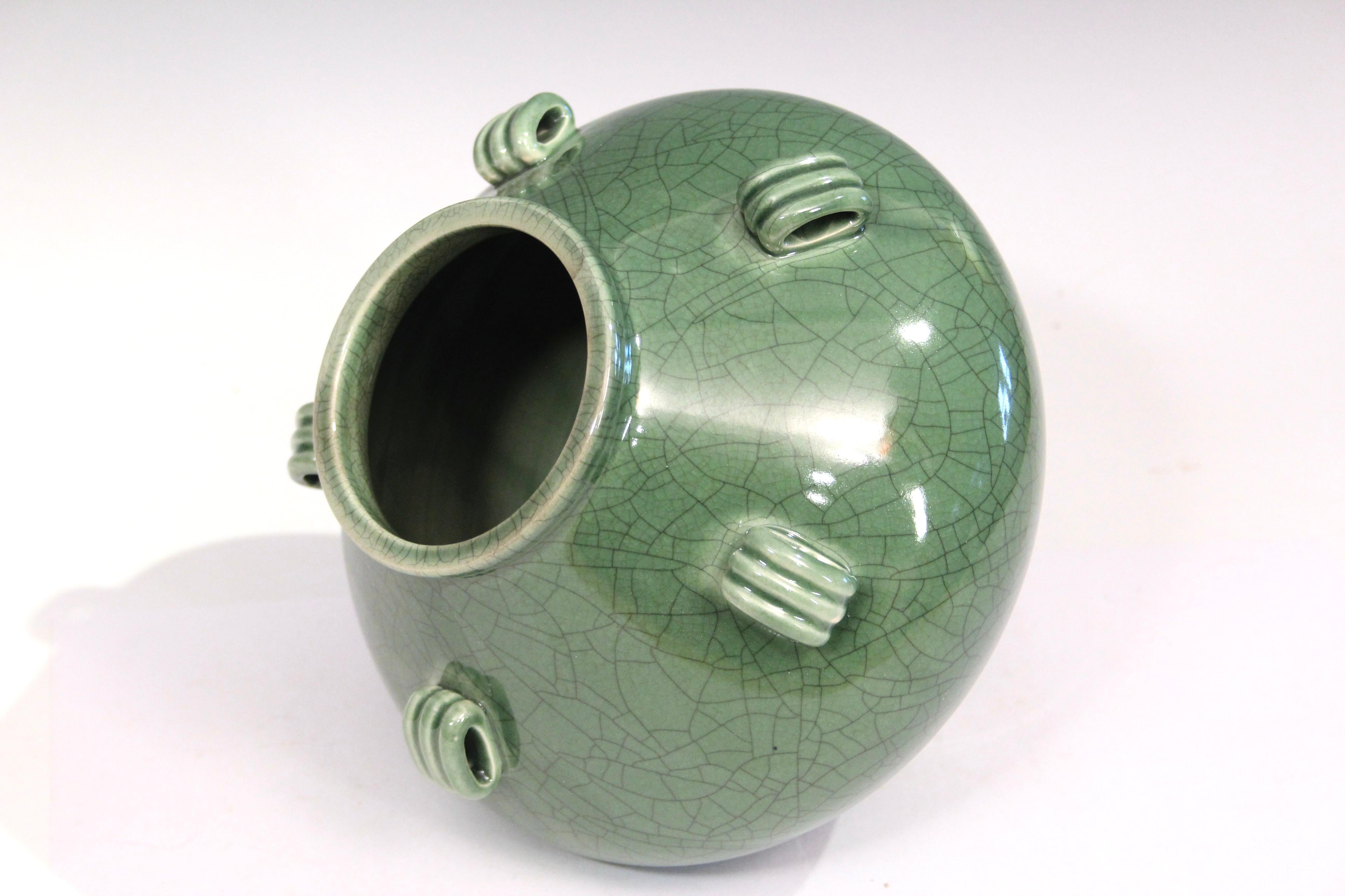 Art Déco Vaso di Awaji Pottery con smalto verde giada e craquelè in vendita
