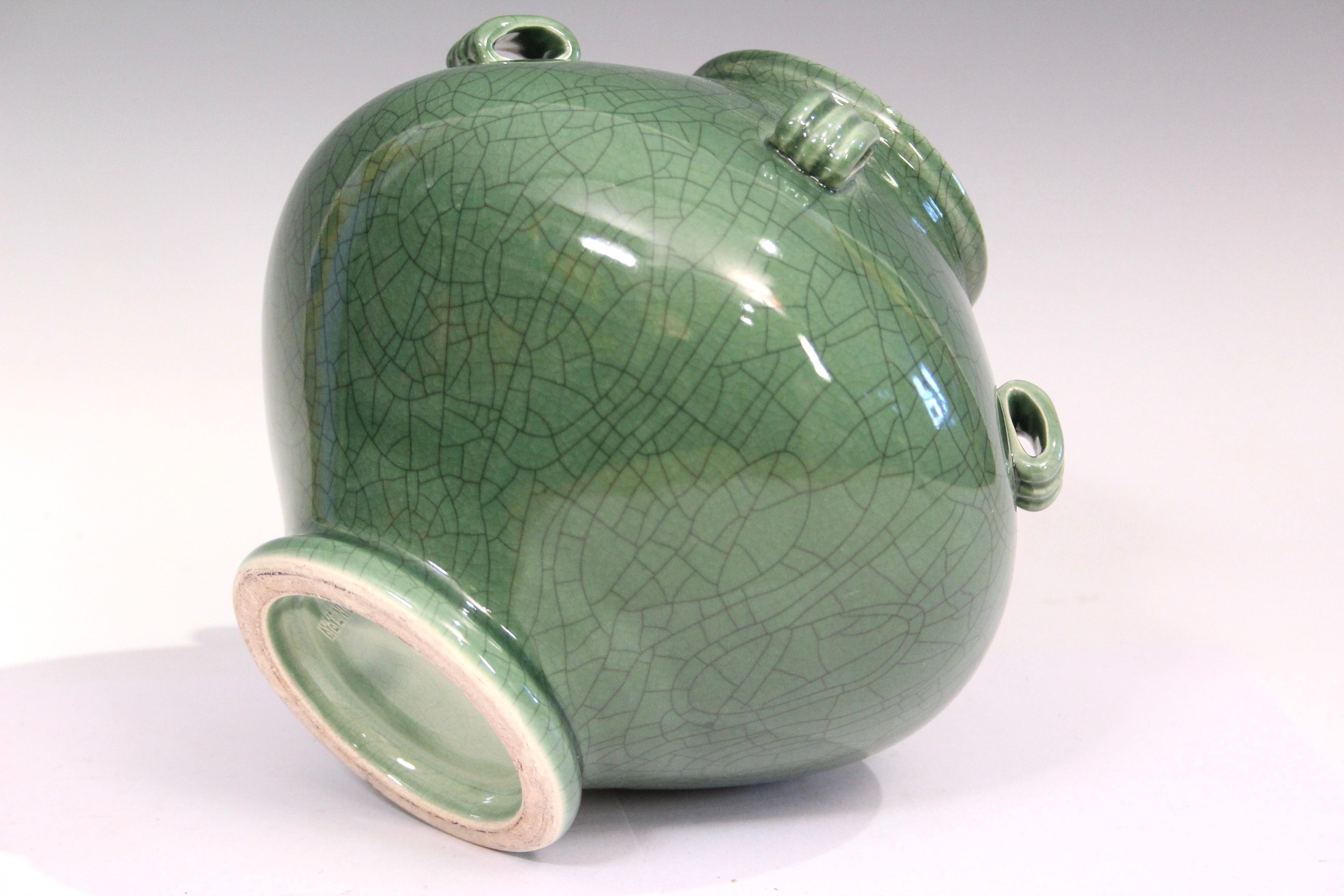 Giapponese Vaso di Awaji Pottery con smalto verde giada e craquelè in vendita