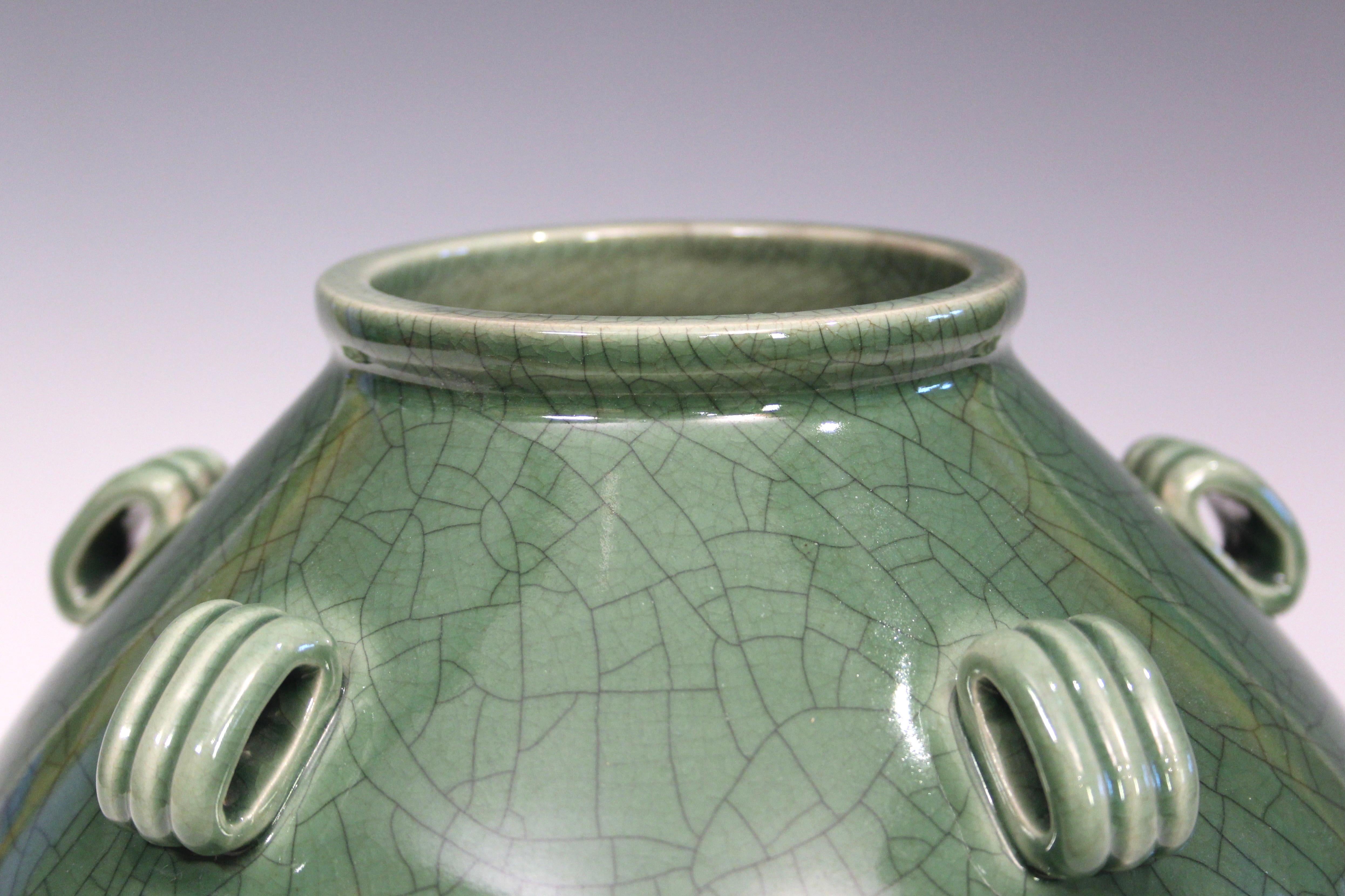 Terracotta Vaso di Awaji Pottery con smalto verde giada e craquelè in vendita