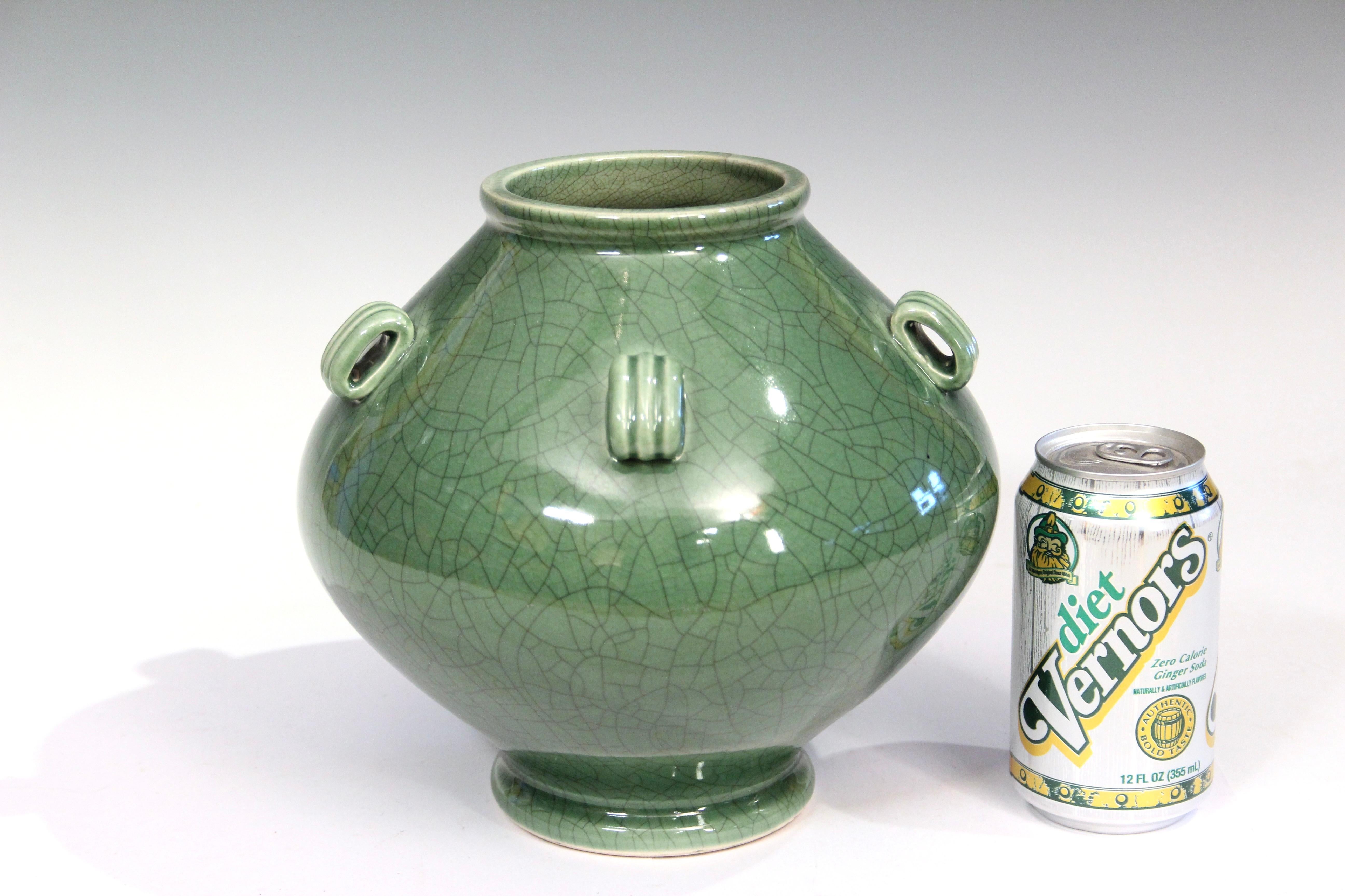 Vaso di Awaji Pottery con smalto verde giada e craquelè in vendita 1