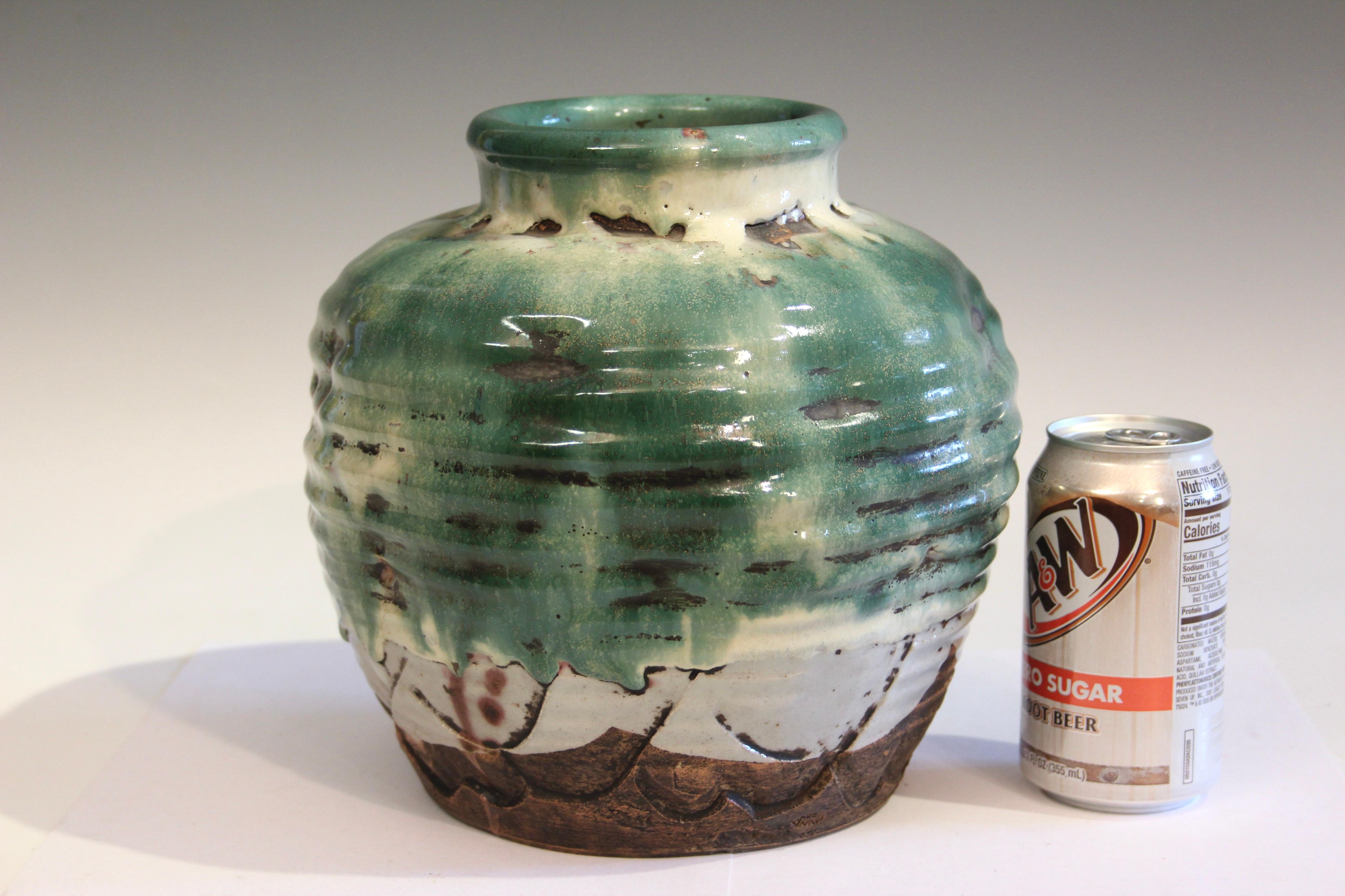 Awaji Pottery Vaso manipolato con smalto lavico a goccia pesante Wabi Sabi per la cerimonia del tè in vendita 3