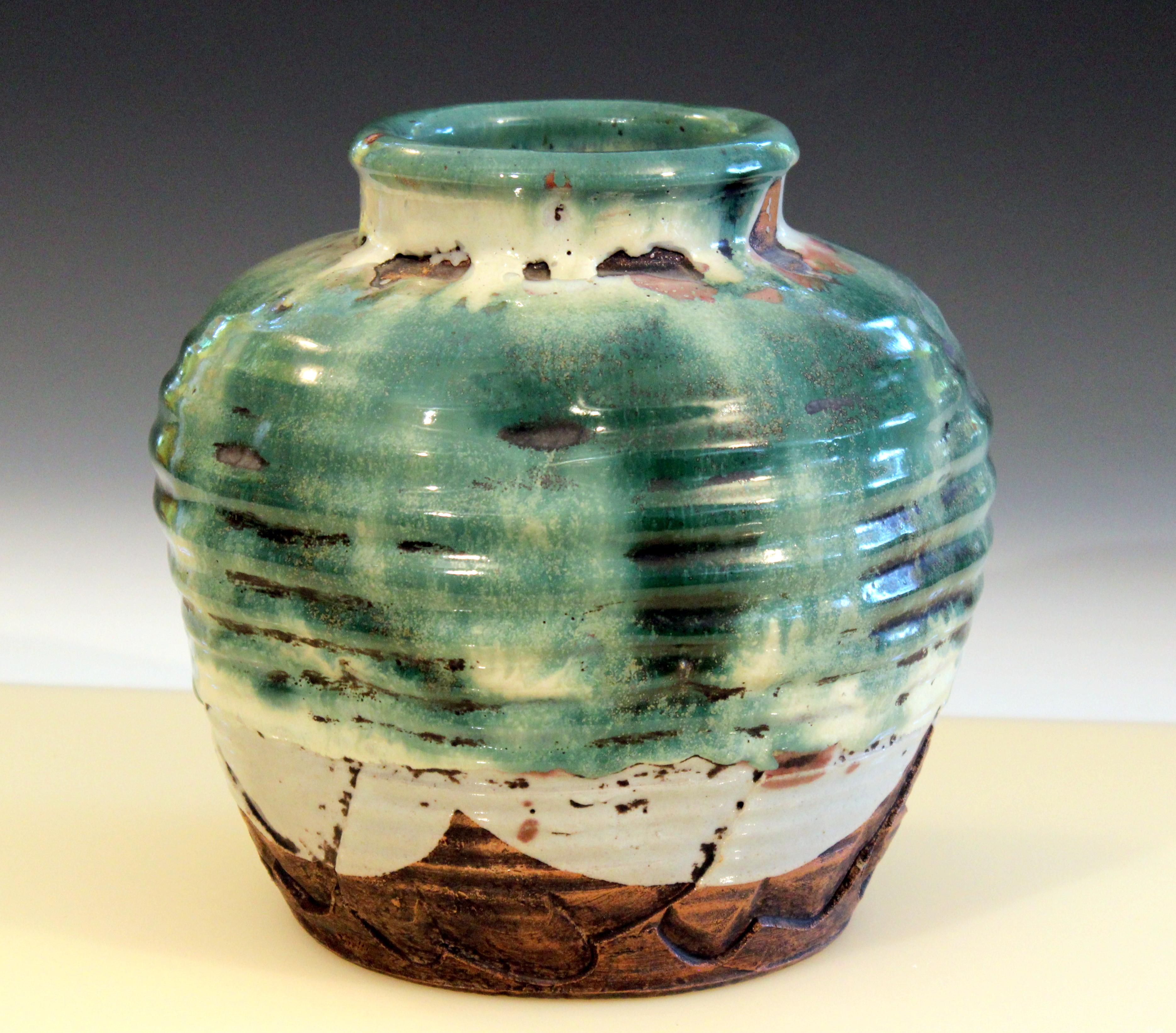 Art déco Vase de cérémonie du thé Wabi Sabi Manipulated Jar Heavy Drip Lava Glaze Awaji Pottery en vente