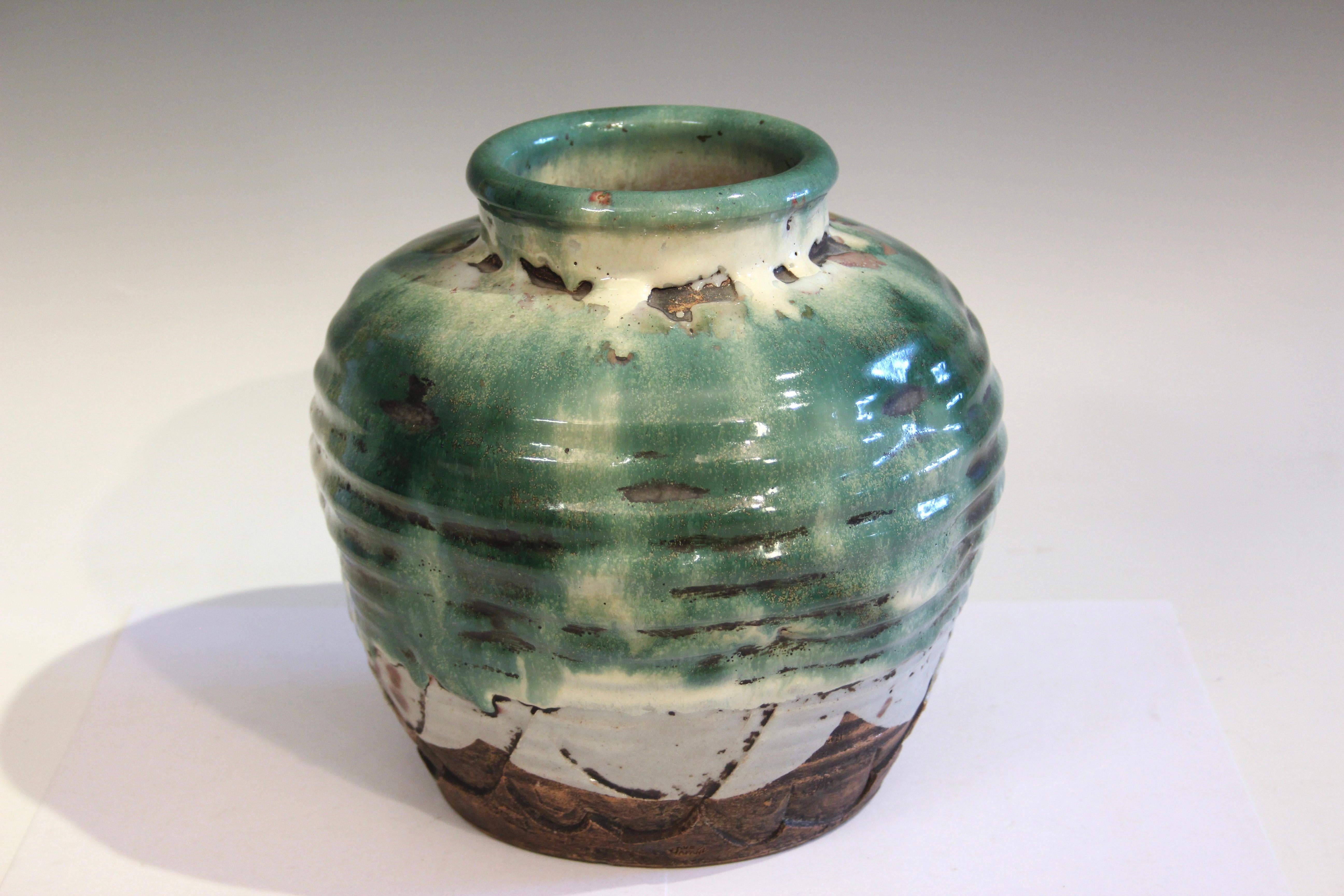 Art Déco Awaji Pottery Vaso manipolato con smalto lavico a goccia pesante Wabi Sabi per la cerimonia del tè in vendita