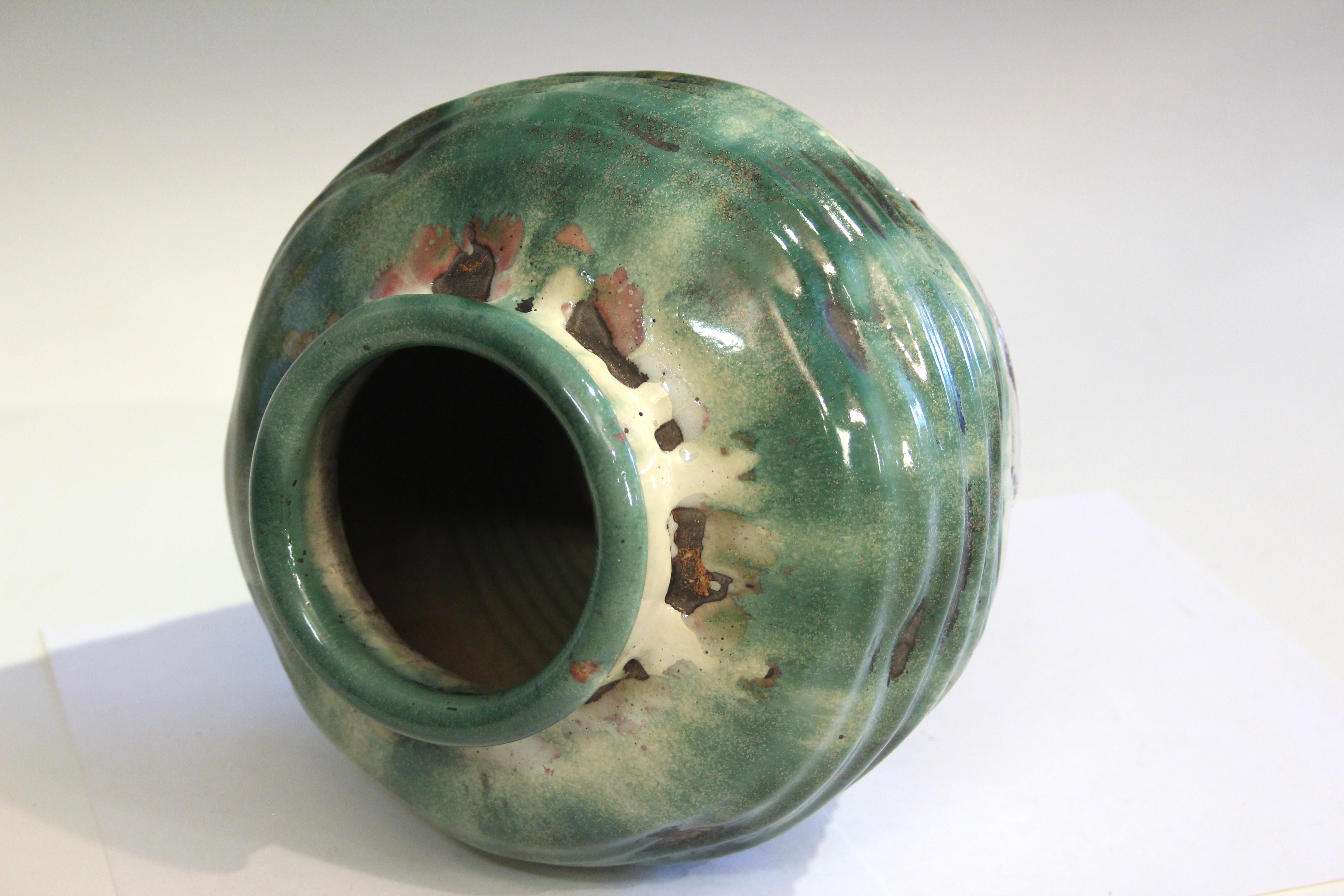 Giapponese Awaji Pottery Vaso manipolato con smalto lavico a goccia pesante Wabi Sabi per la cerimonia del tè in vendita