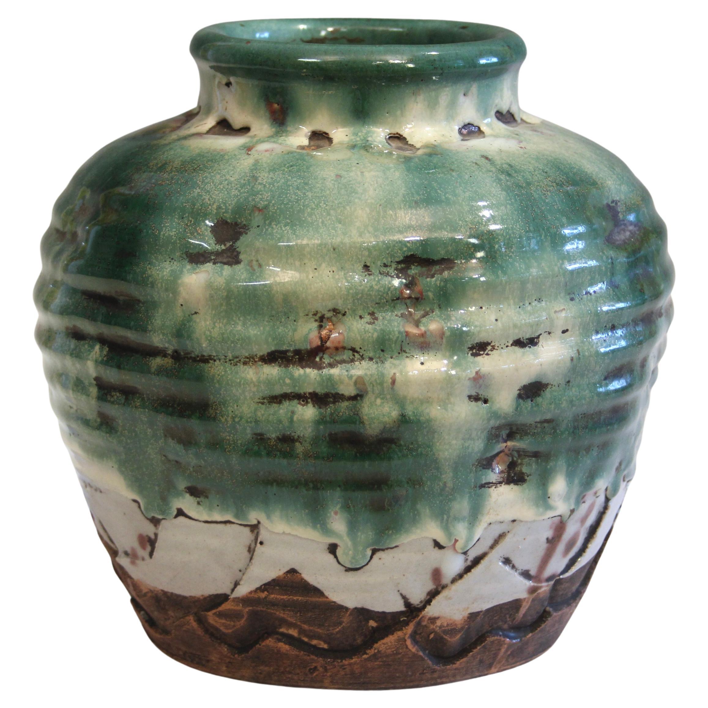 Awaji Pottery Vaso manipolato con smalto lavico a goccia pesante Wabi Sabi per la cerimonia del tè in vendita
