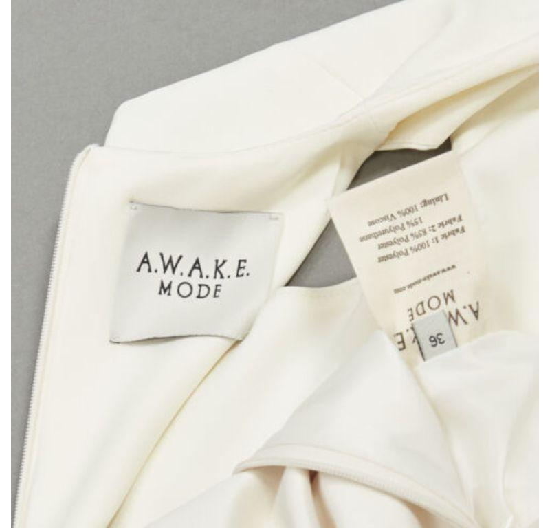 AWAKE MODE - Top corset à revers déconstruit et péplum en satin crème FR36 S en vente 5