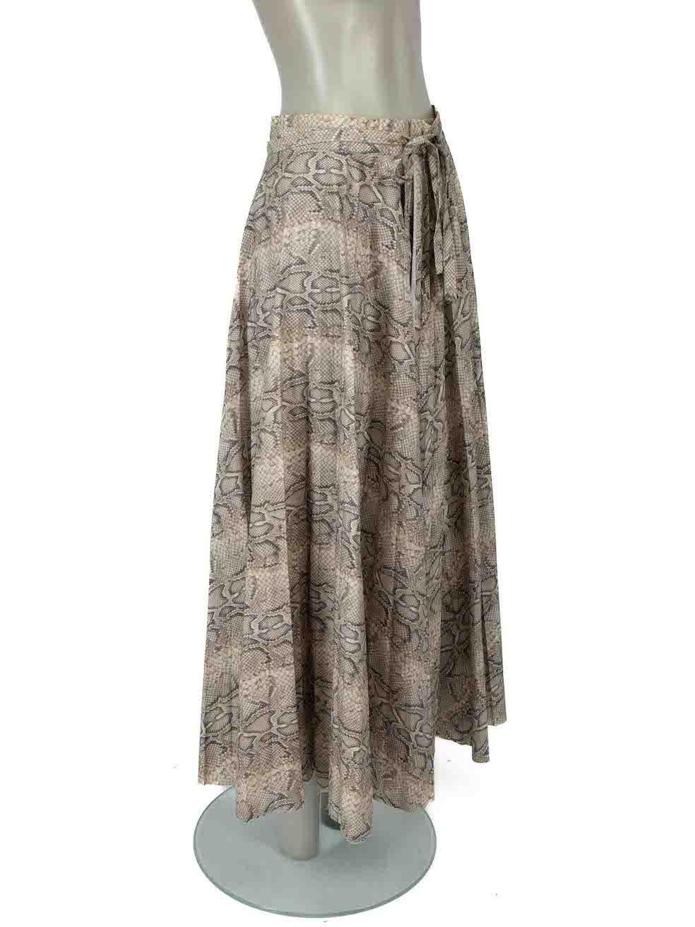 CONDITION is Very good. Minimal wear to skirt is evident. Minimal wear to shape where pleating has relaxed on this used A.W.A.K.E MODE designer resale item.

Details
Grey
Cotton
Wrap skirt
Snakeskin pattern
Midi
Pleated
Waist tie detail
Raw