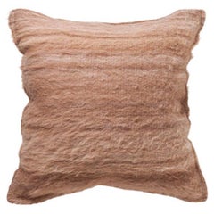 Awanay Throw Pillow, Camel Sienna Laine de lama douce et floue tissée à la main