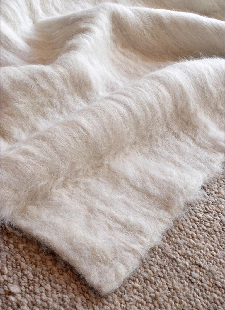 Awanay White Llama Wool Runner Area Rug - 13ft x 4ft im Angebot 3