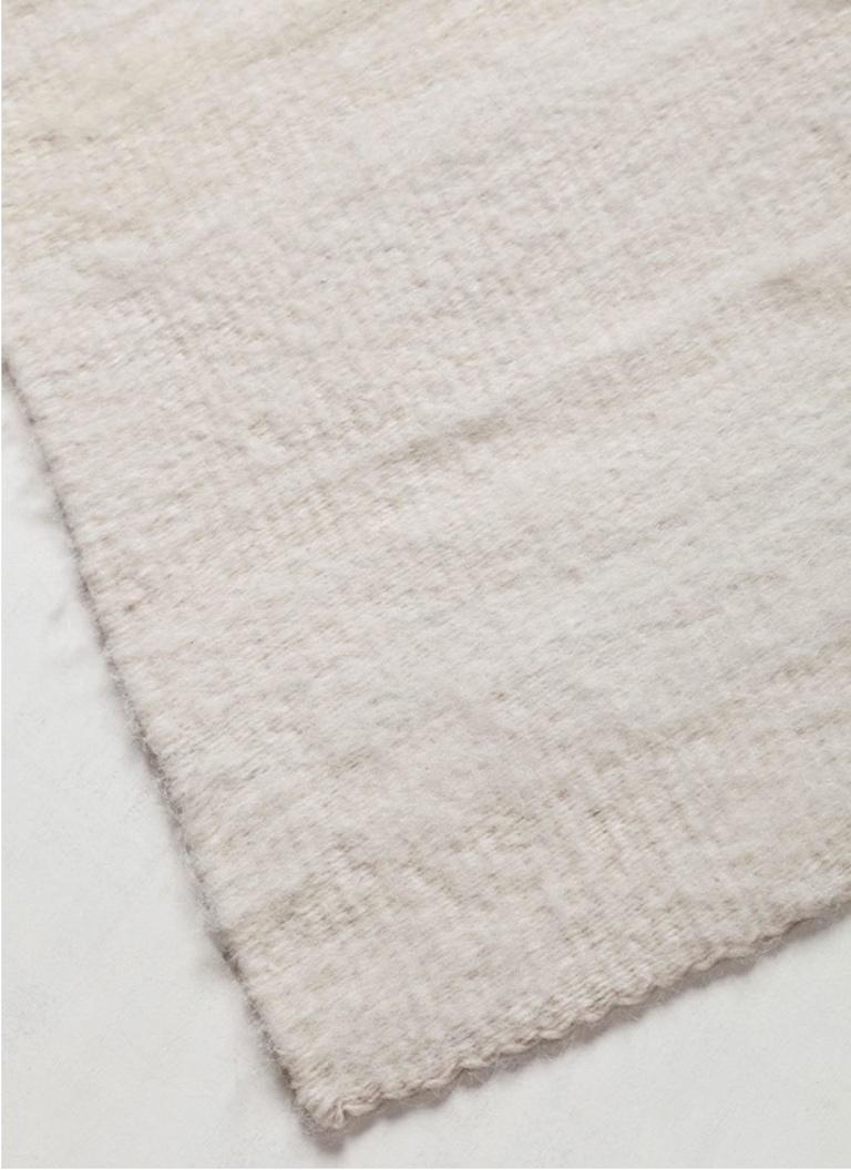 Awanay White Llama Wool Runner Area Rug - 13ft x 4ft (Argentinisch) im Angebot