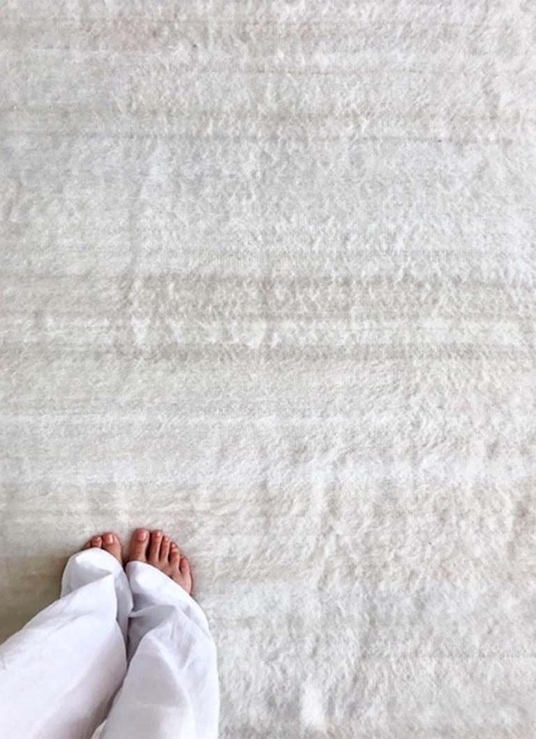 Awanay White Llama Wool Runner Area Rug - 13ft x 4ft (Handgewebt) im Angebot