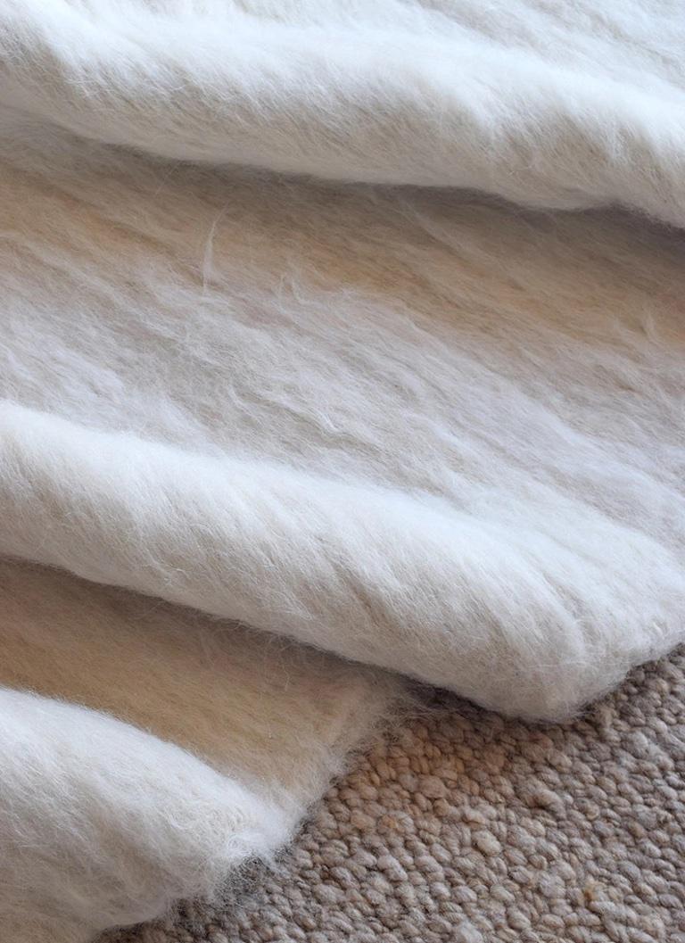 Awanay White Llama Wool Runner Area Rug - 13ft x 4ft im Angebot 1