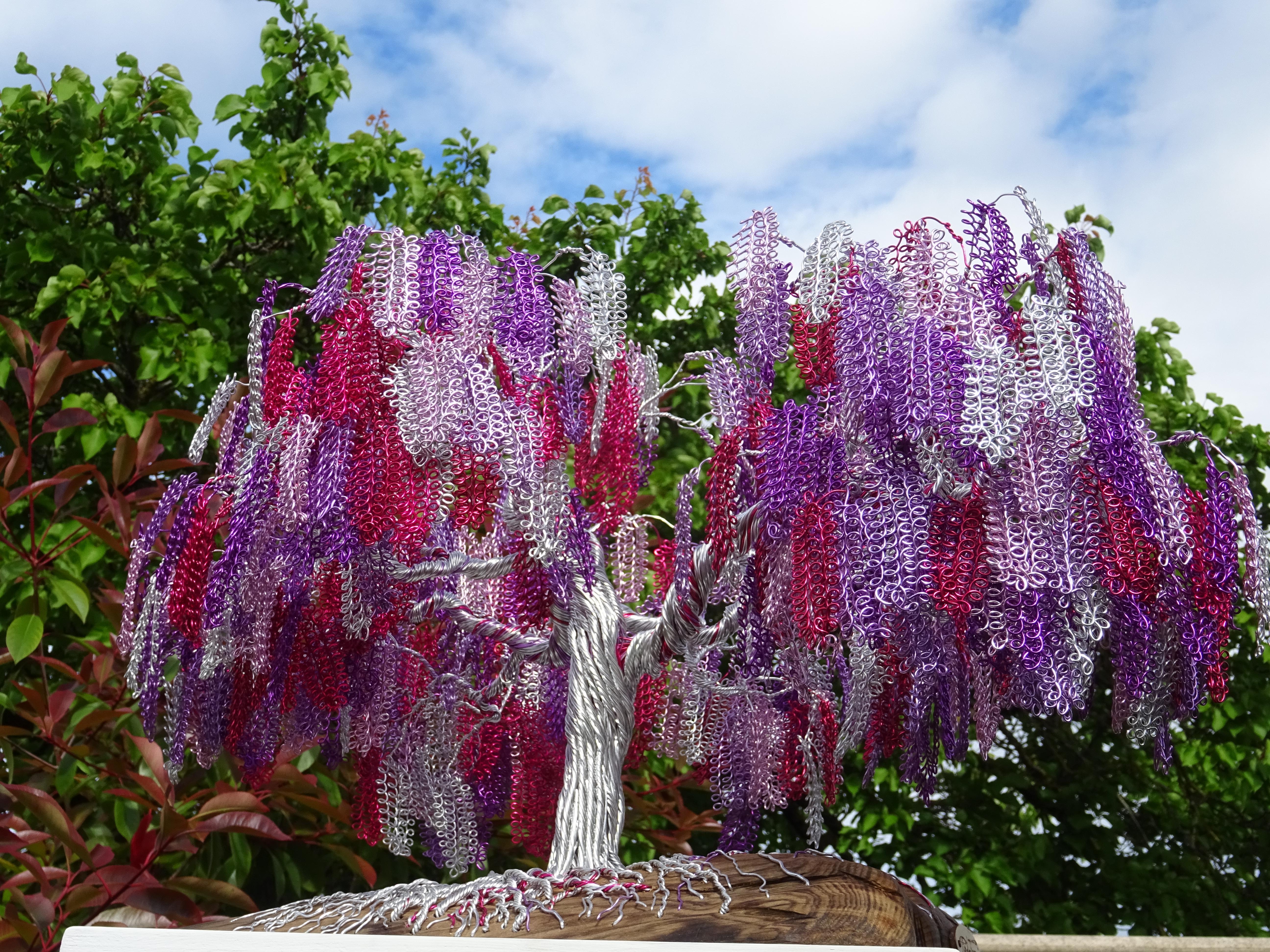 Unique piece sign by the artist.

The seasonal flowering of the wisteria, its scent, the pergolas to which it acts as a roof, gave the artist the inspiration for the creation of this sculpture, which thanks to the particularity of its flowers which