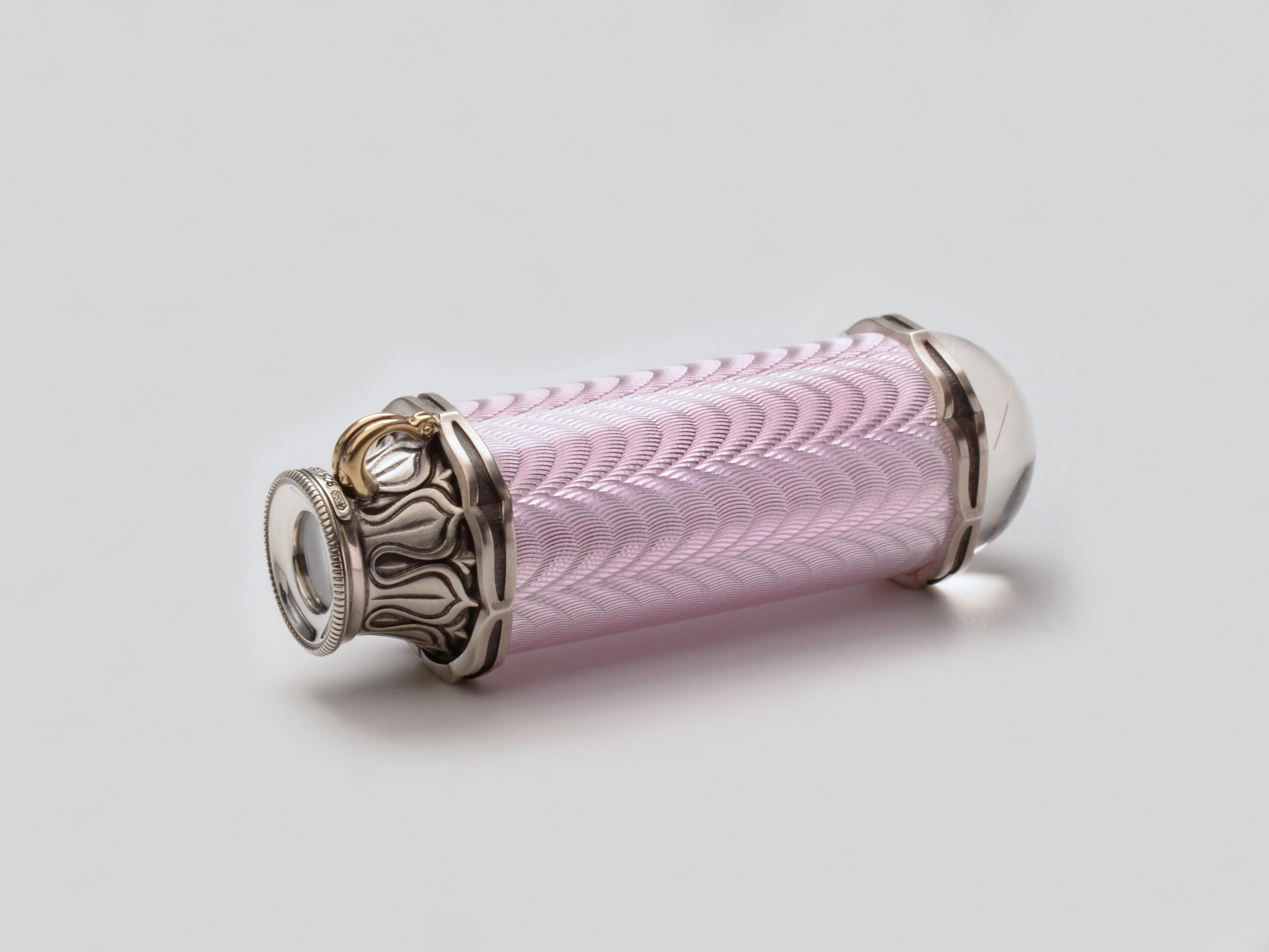 Art Déco Ciondolo caleidoscopio in oro e argento con smalto guilloché rosa, dal design pluripremiato. in vendita