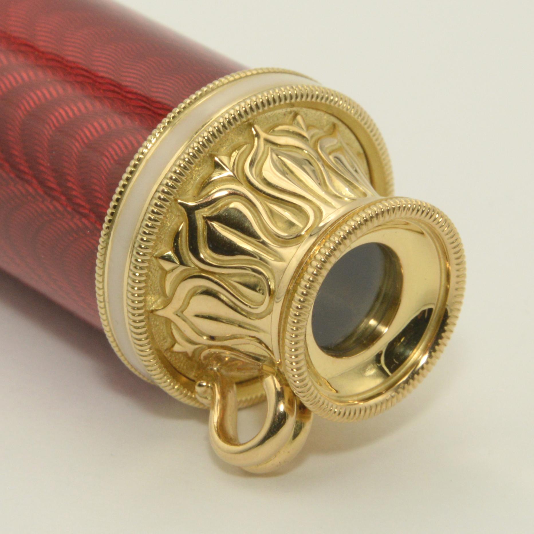 Award-gekrönter roter Guilloch-Emaille- Kaleidoskop-Anhänger aus 18 Karat Gold (Cabochon)