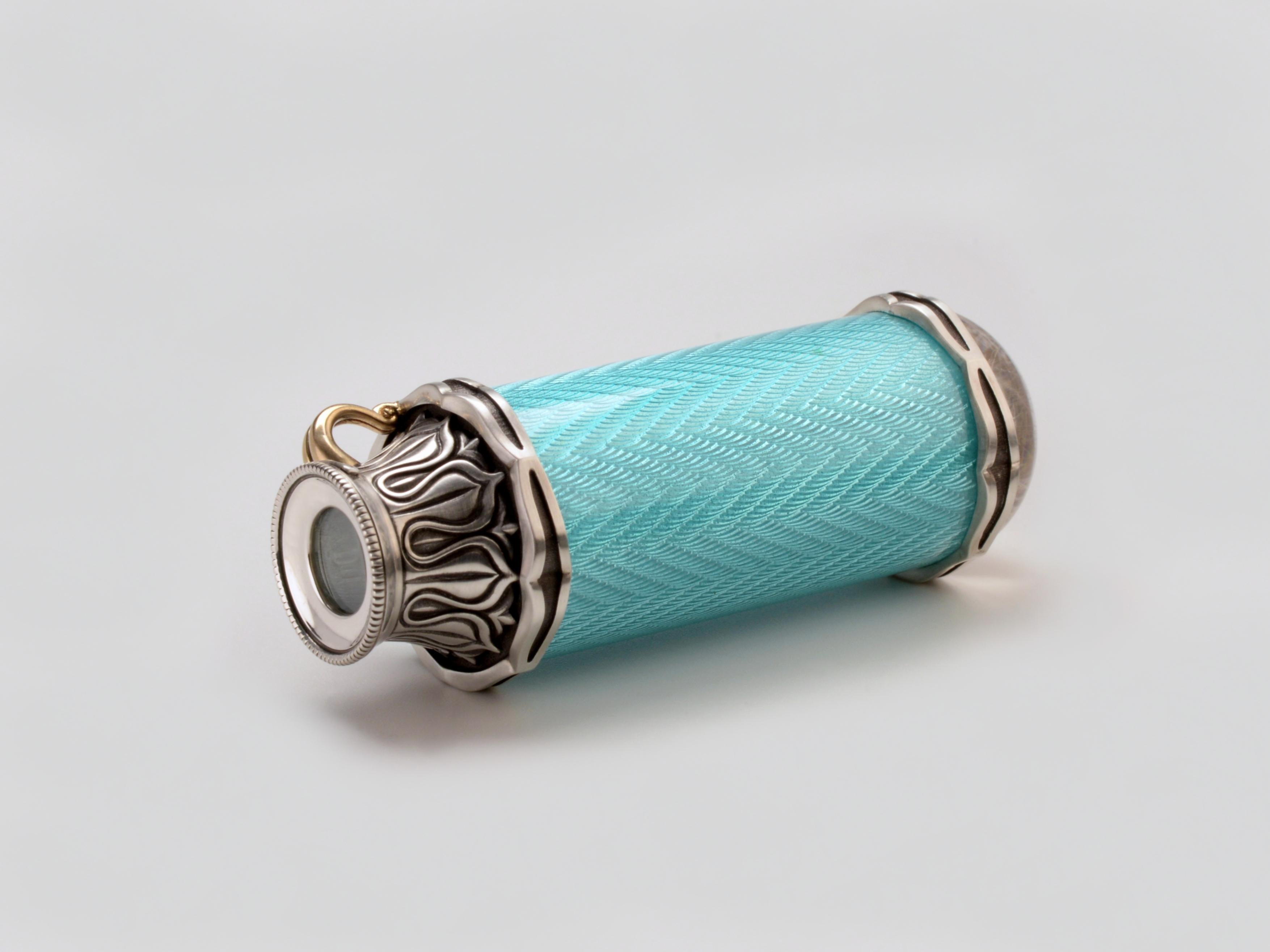 Art Déco Ciondolo caleidoscopio in argento con smalto guilloché turchese di design pluripremiato. in vendita