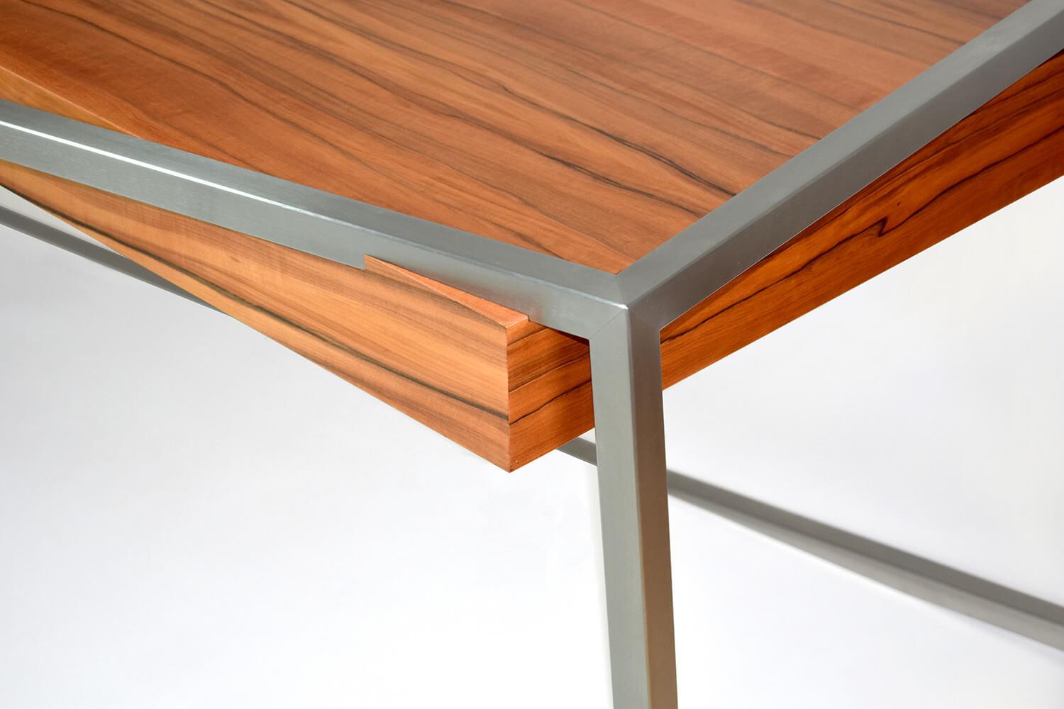 Modern Home Office Writing Executive Desk Tineo Wood & Brushed Stainless Steel For Sale 2