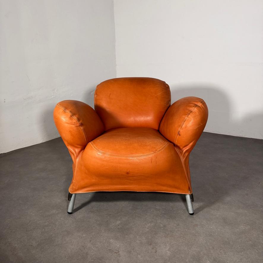As a son of a furniture maker Gerard van den Berg let his creativity run wild and dared to experiment with striking designs, bold patterns and unexpected design elements. With this he created many iconic designs in the sixties, 70's, eighties and