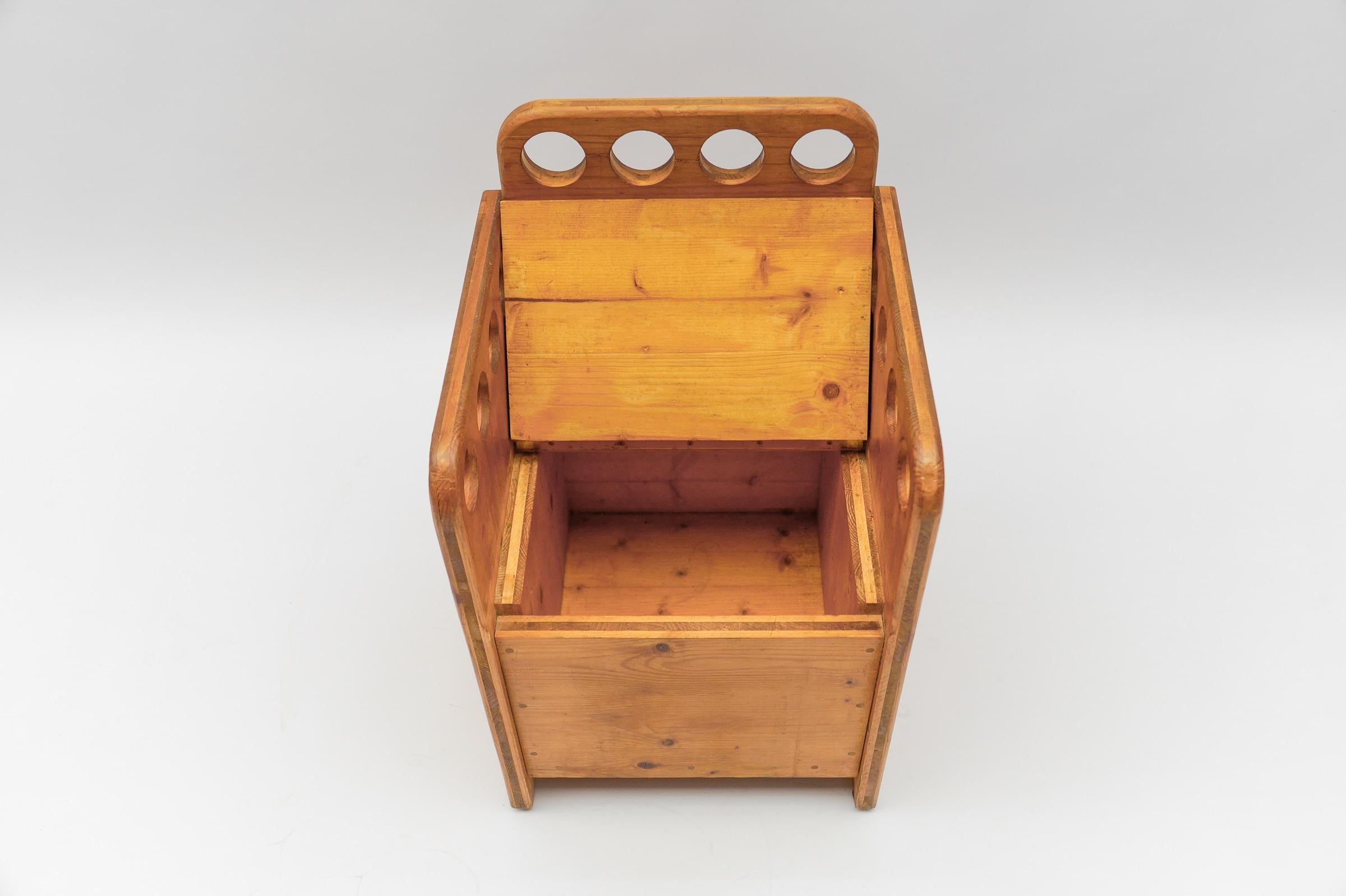 Impressionante e raro set per bambini in legno di pino scandinavo - Sedia e panca, anni '60 in vendita 5