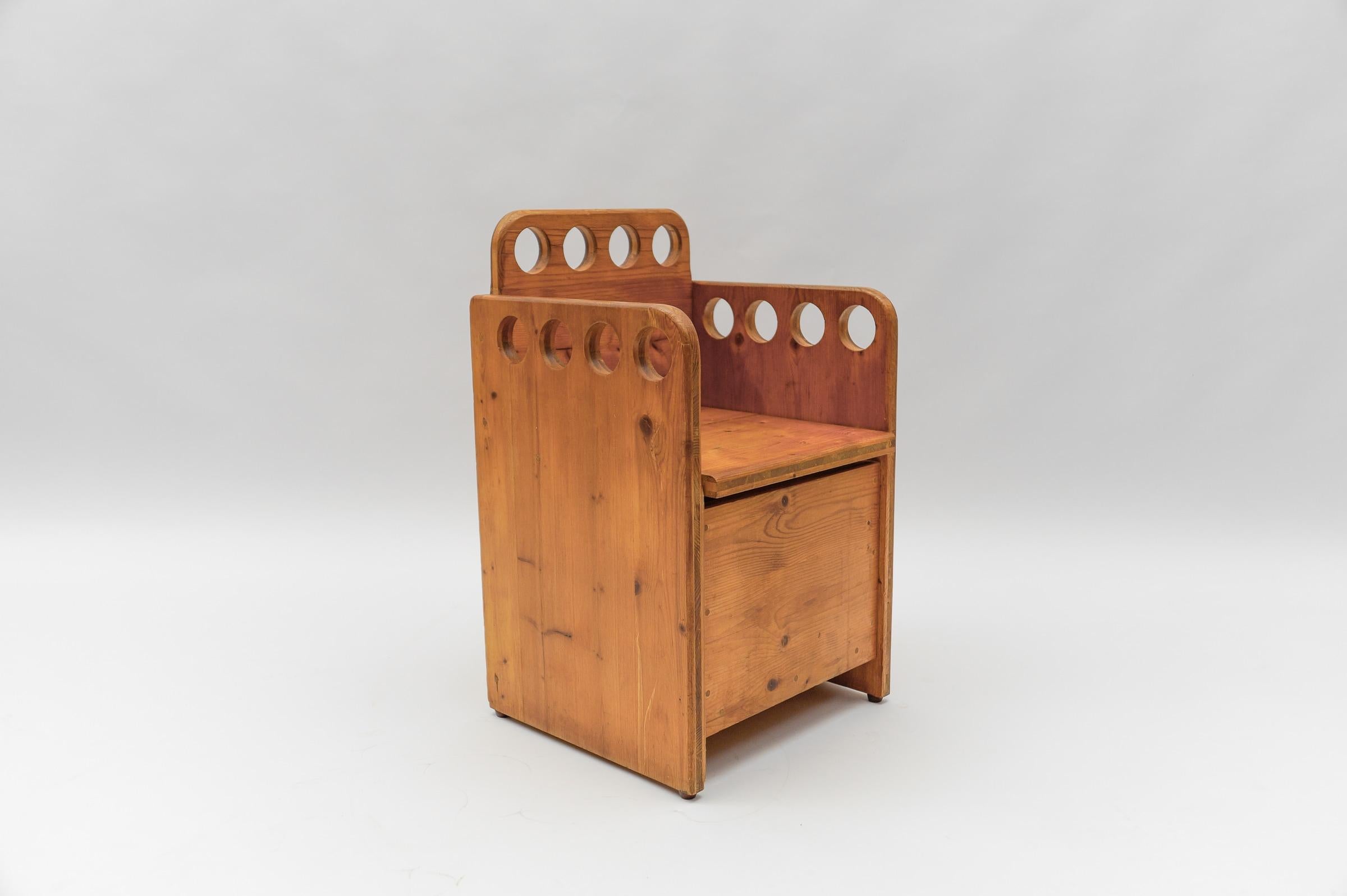 Awesome and Rare Scandinavian Pine Wood Childs Set - Chair and Bench, 1960s For Sale 1