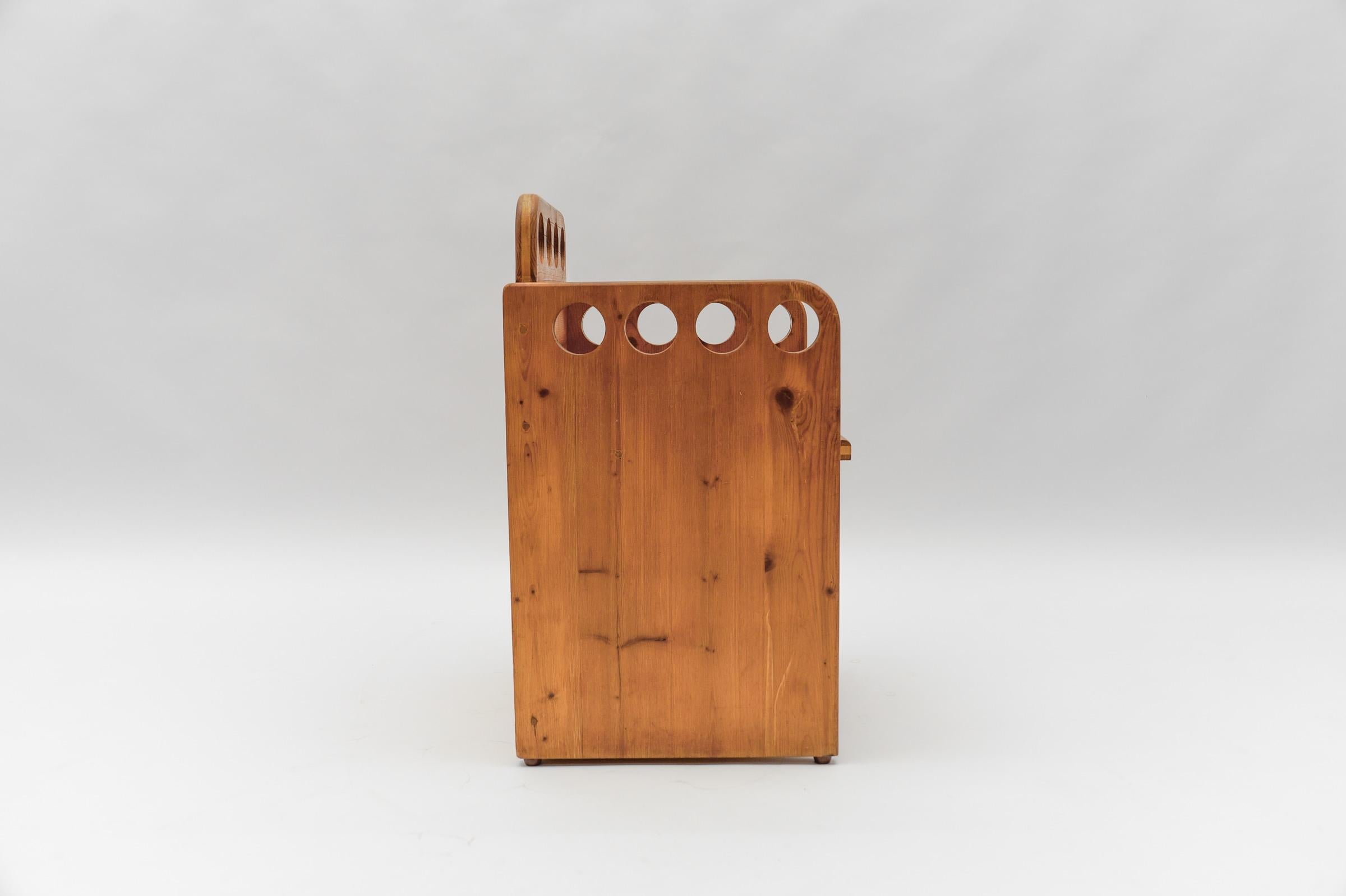 Impressionante e raro set per bambini in legno di pino scandinavo - Sedia e panca, anni '60 in vendita 2