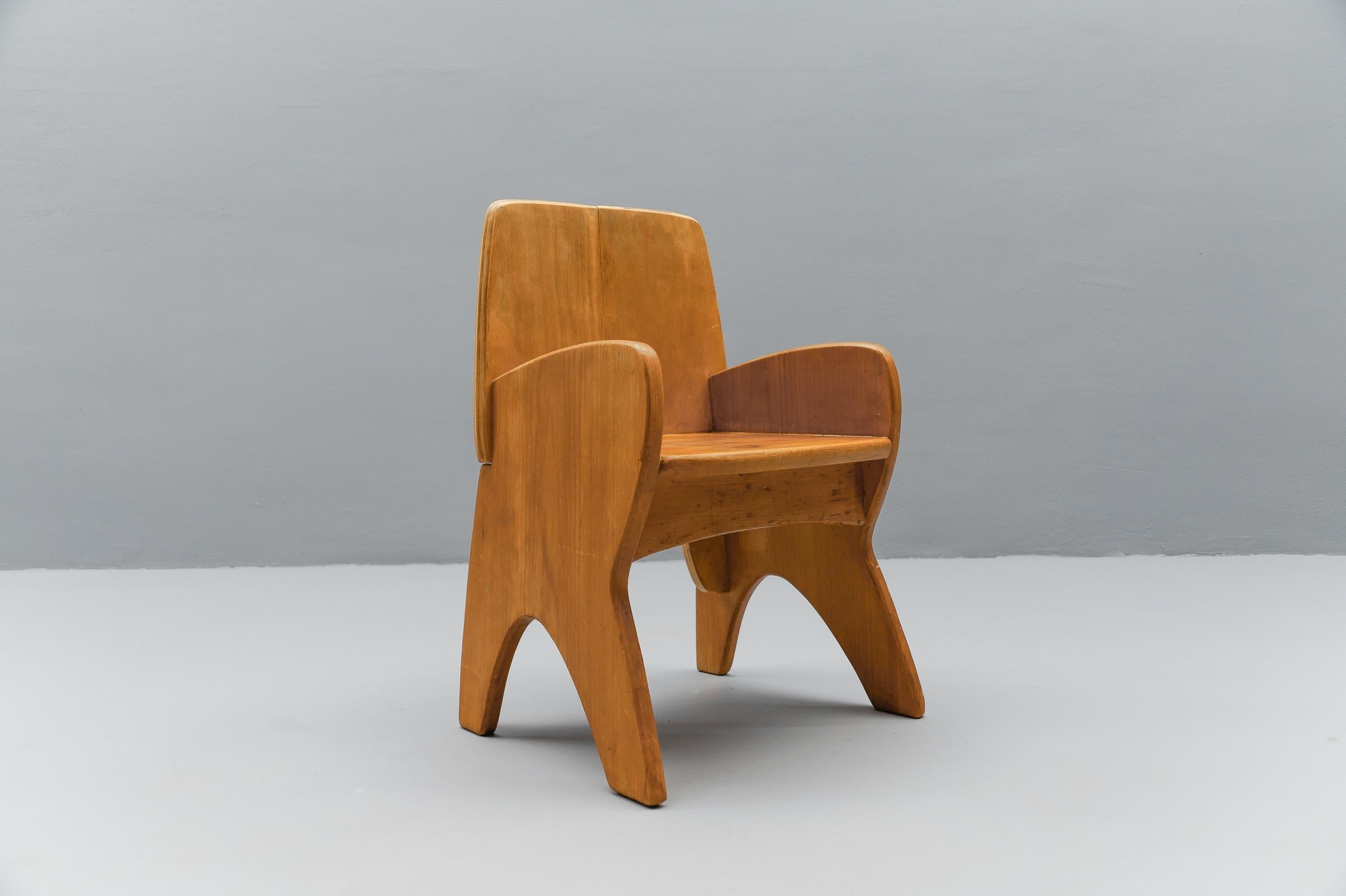 A shapely and expressive children's wooden chair brought from Scandinavia. 

We have only cleaned it, otherwise left in original condition with all its traces of use. We think that you can and should look at the chair its past.