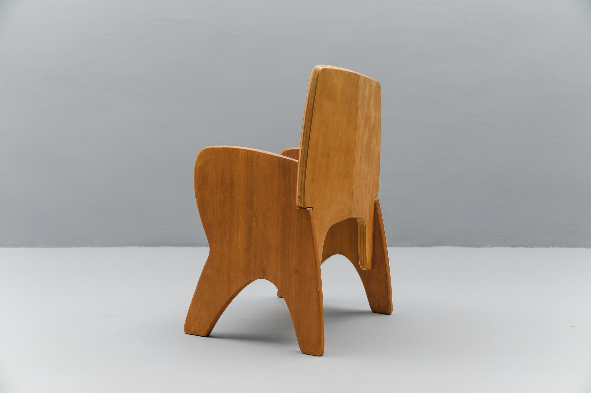 Awesome and Rare Scandinavian Wooden Childs Chair, 1960s In Fair Condition For Sale In Nürnberg, Bayern