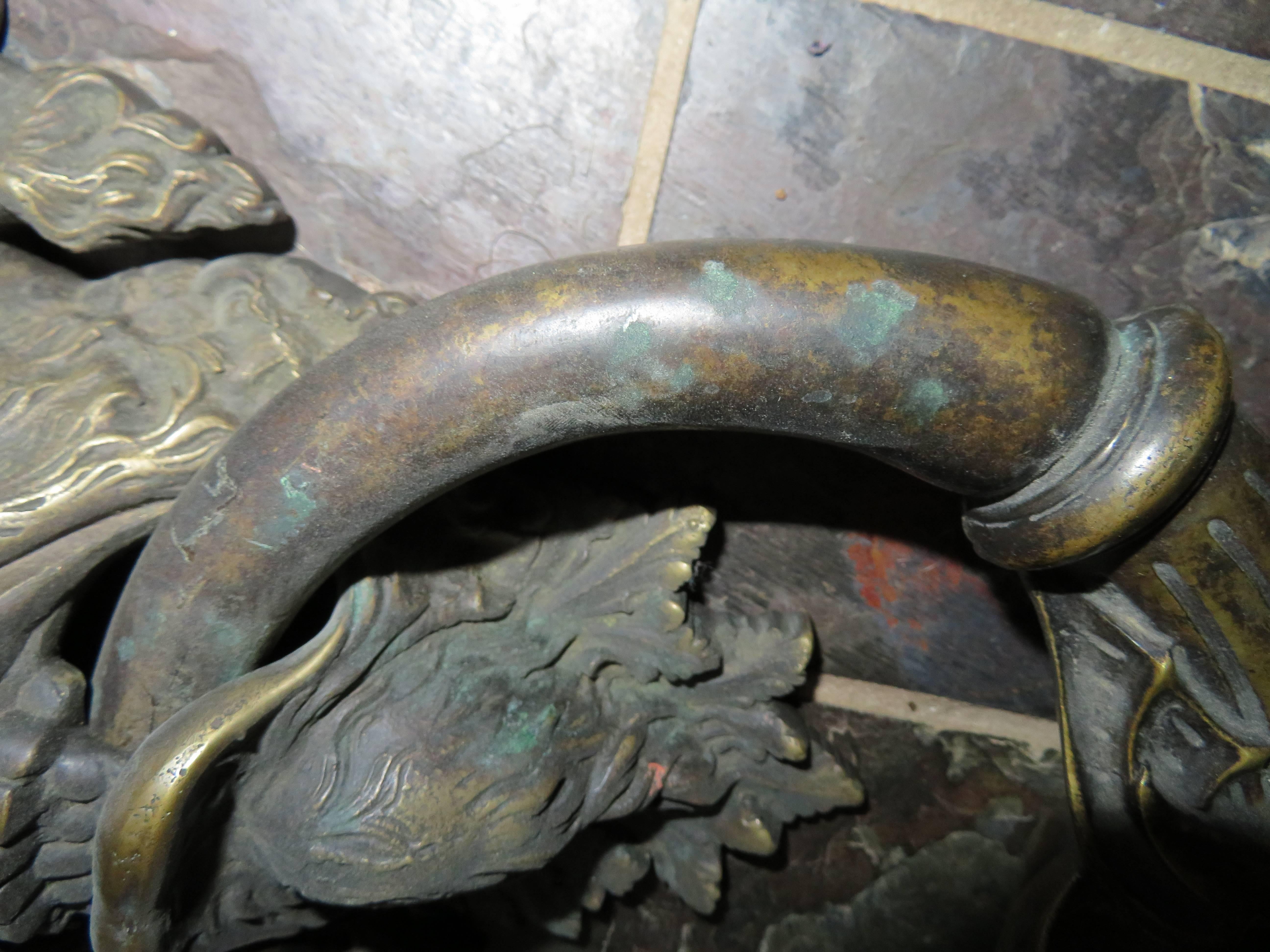 Bronze Superbe heurtoir de porte italien ancien en bronze Vecchio Greenman en vente