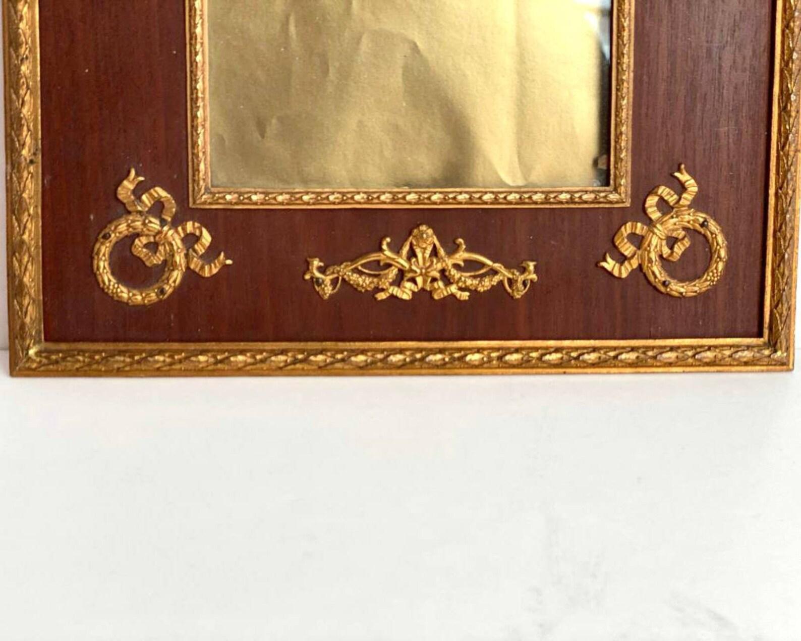 Awesome Antique Photo Frame in Gilt Bronze & Mahogany, 19th Century In Good Condition For Sale In Bastogne, BE