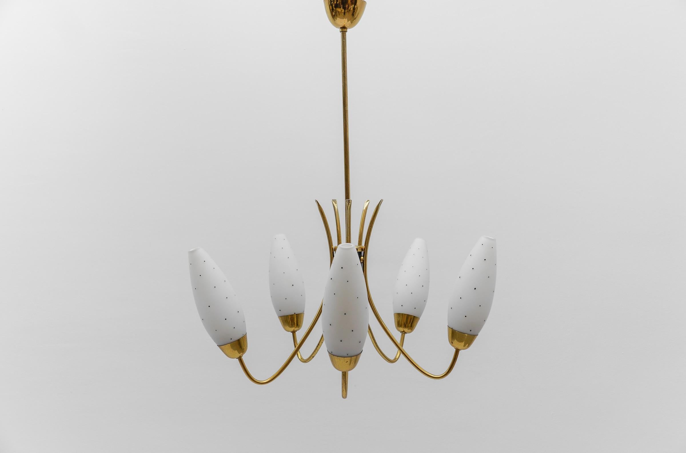 Awesome Brass Spider Lamp with Dotted Glass Shades, 1950s Italy

Rare and elegant midcentury Sputnik lamps, 1950s, Italy. Executed in metal and brass.

The usual slight signs of wear and a beautiful patina.

The lamp is executed with 5 x E14 Edison