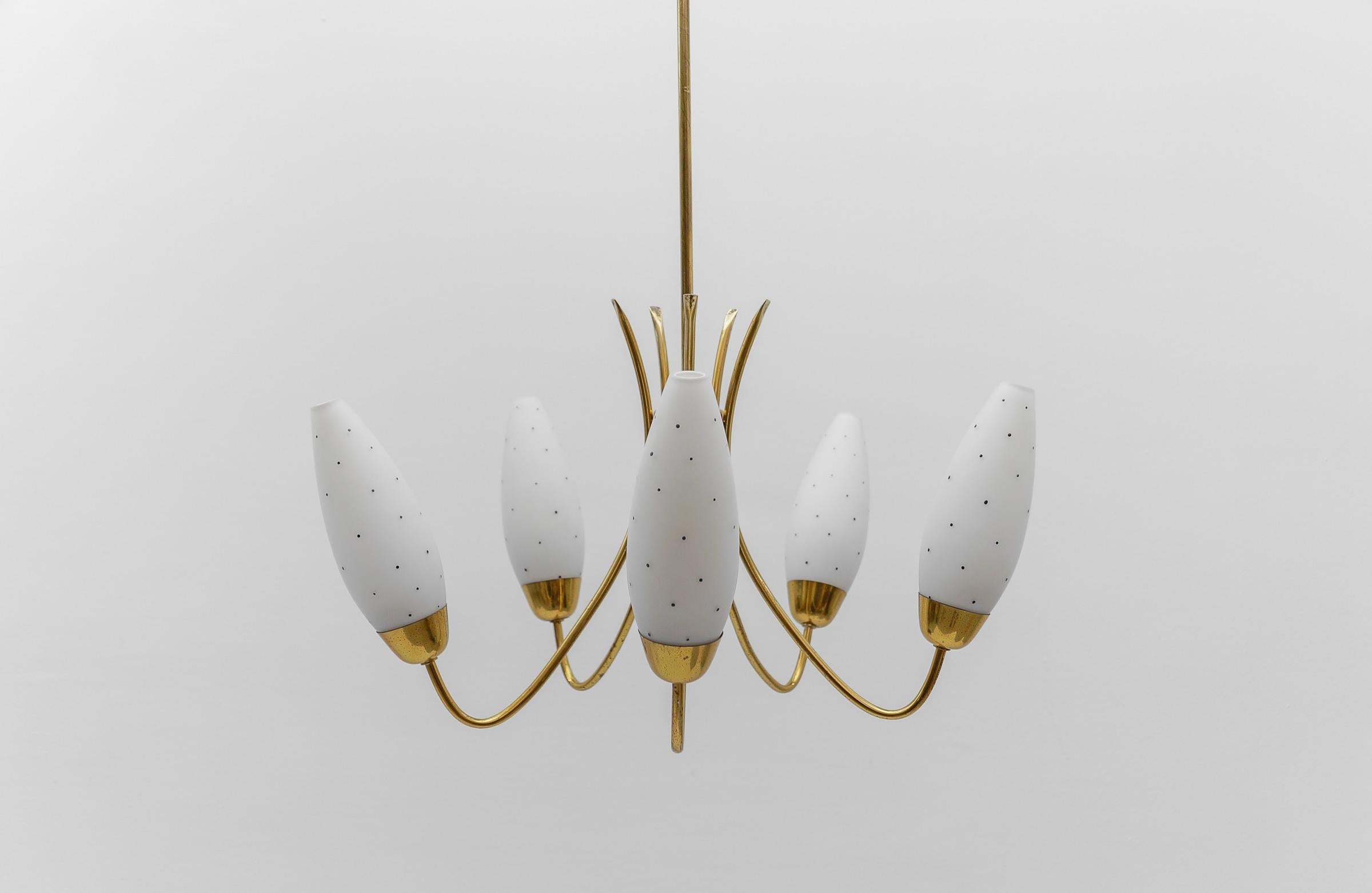 Awesome Brass Spider Lamp with Dotted Glass Shades, 1950s Italy In Good Condition For Sale In Nürnberg, Bayern