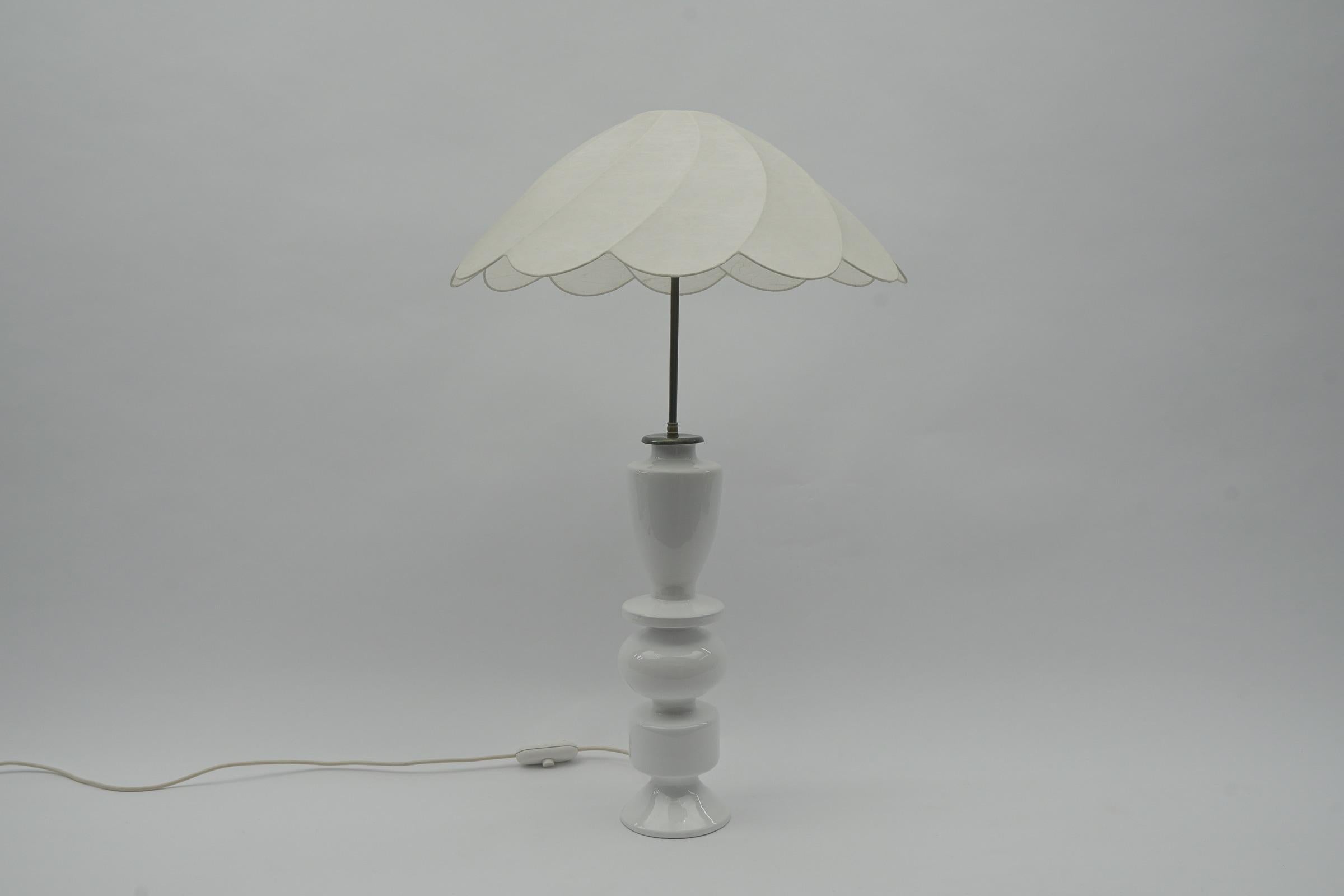 Awesome Ceramic Table Lamp with a Cocoon Lampshade, 1950s Italy For Sale 4