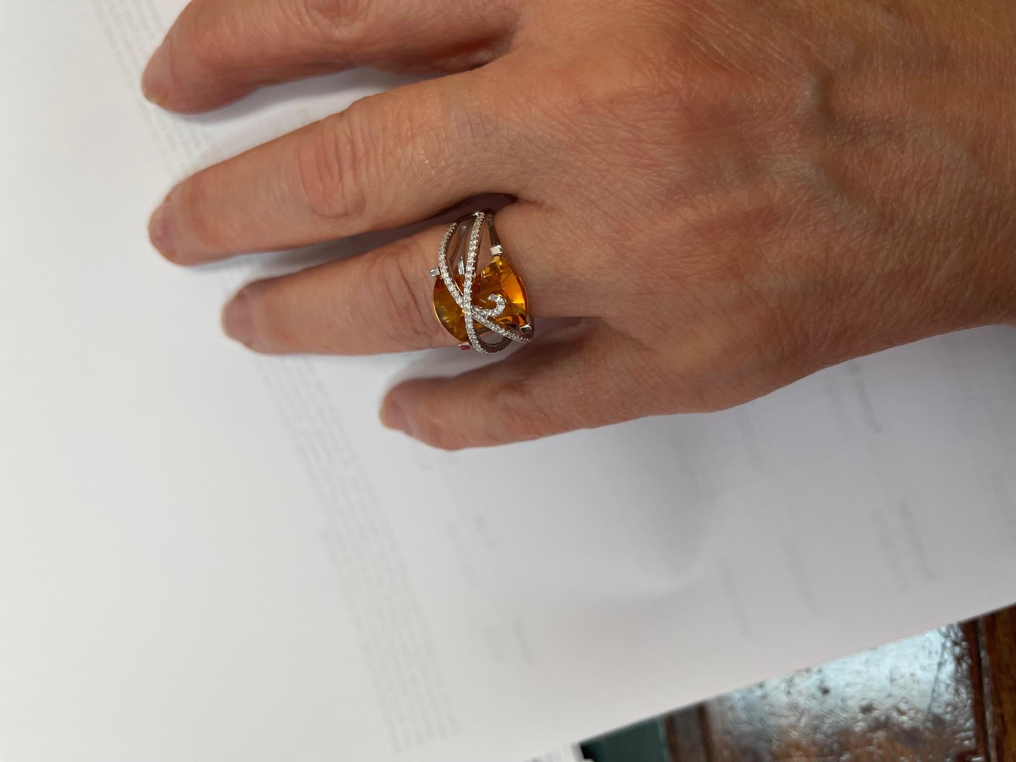 Awesome Citrine and Diamond Gold Cocktail Ring Estate Fine Jewelry In New Condition For Sale In Montreal, QC