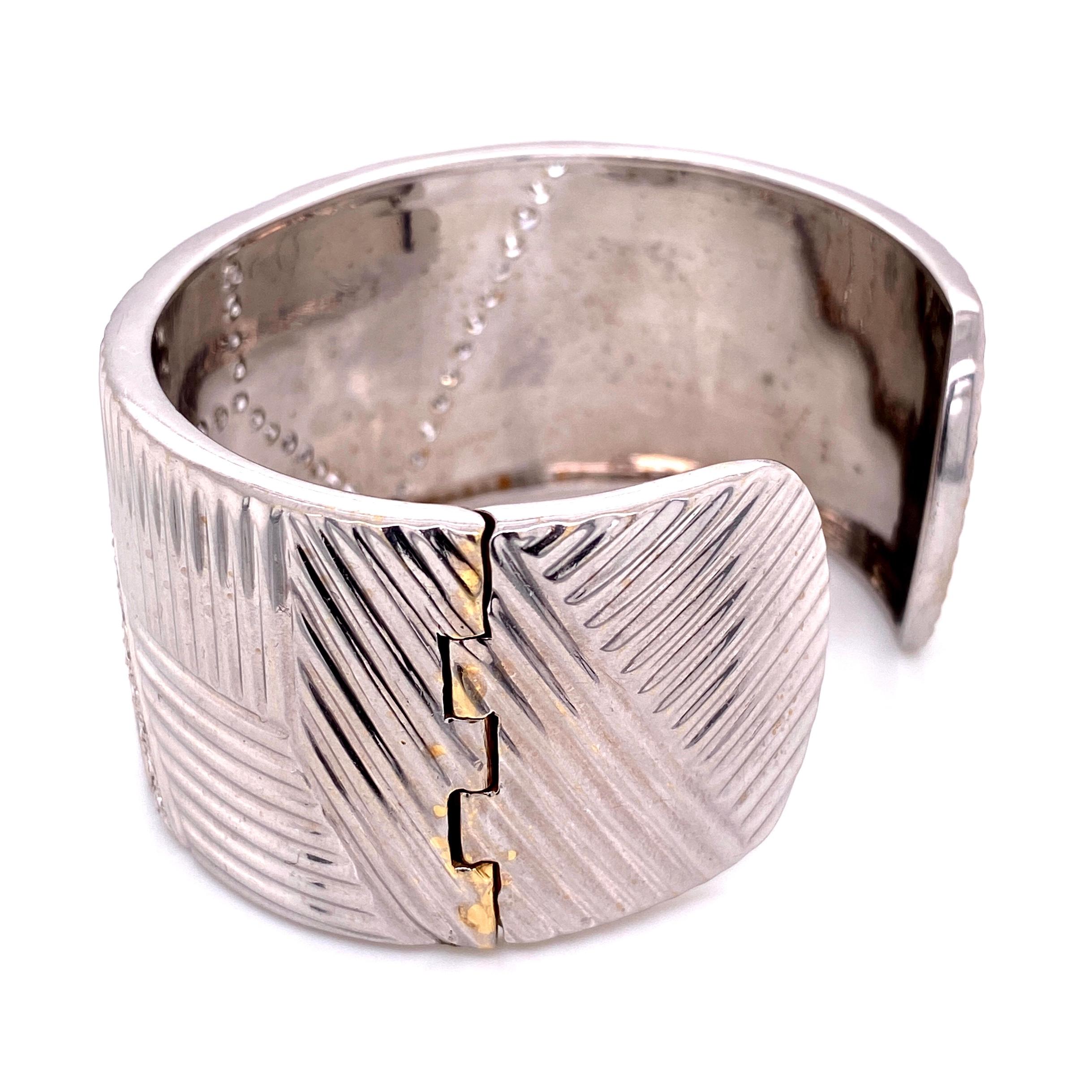 Awesome Diamond Gold Cuff Bracelet Estate Fine Jewelry In Excellent Condition In Montreal, QC