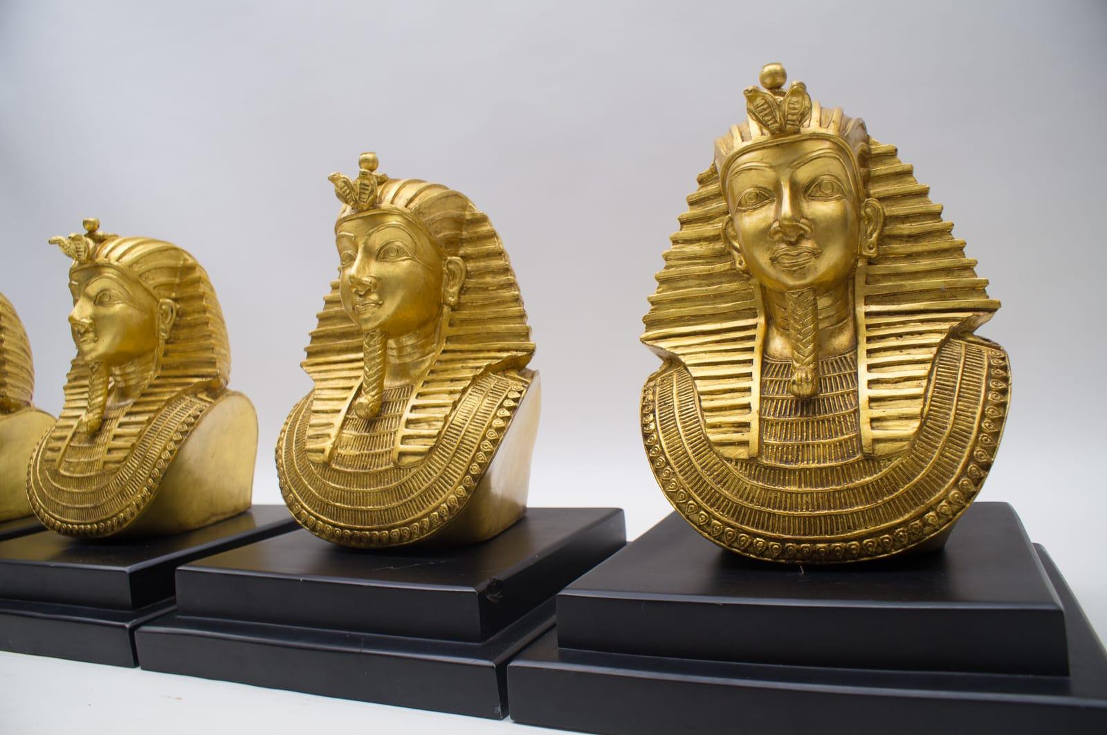 Impresionante Mesa de Centro Egipcia Faraón Ramsés Patas Escultura, años 60, Italia Regencia de Hollywood en venta