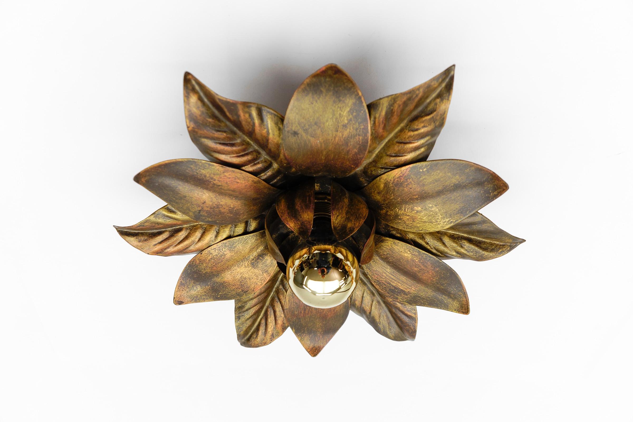Awesome Gilded Florentine Wall or Ceiling Lamp, Italy 1960s For Sale 3
