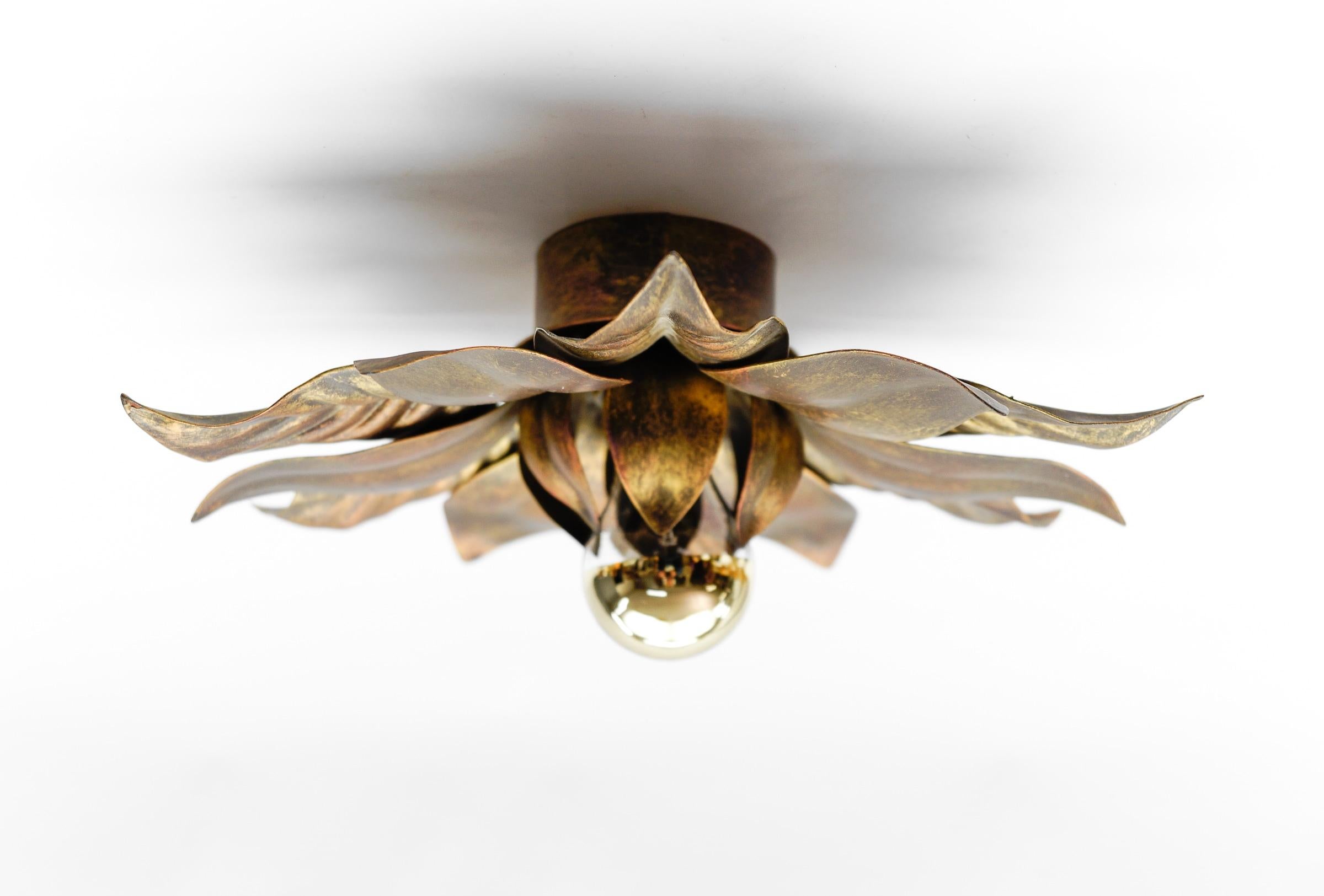 Awesome Gilded Florentine Wall or Ceiling Lamp, Italy 1960s For Sale 4