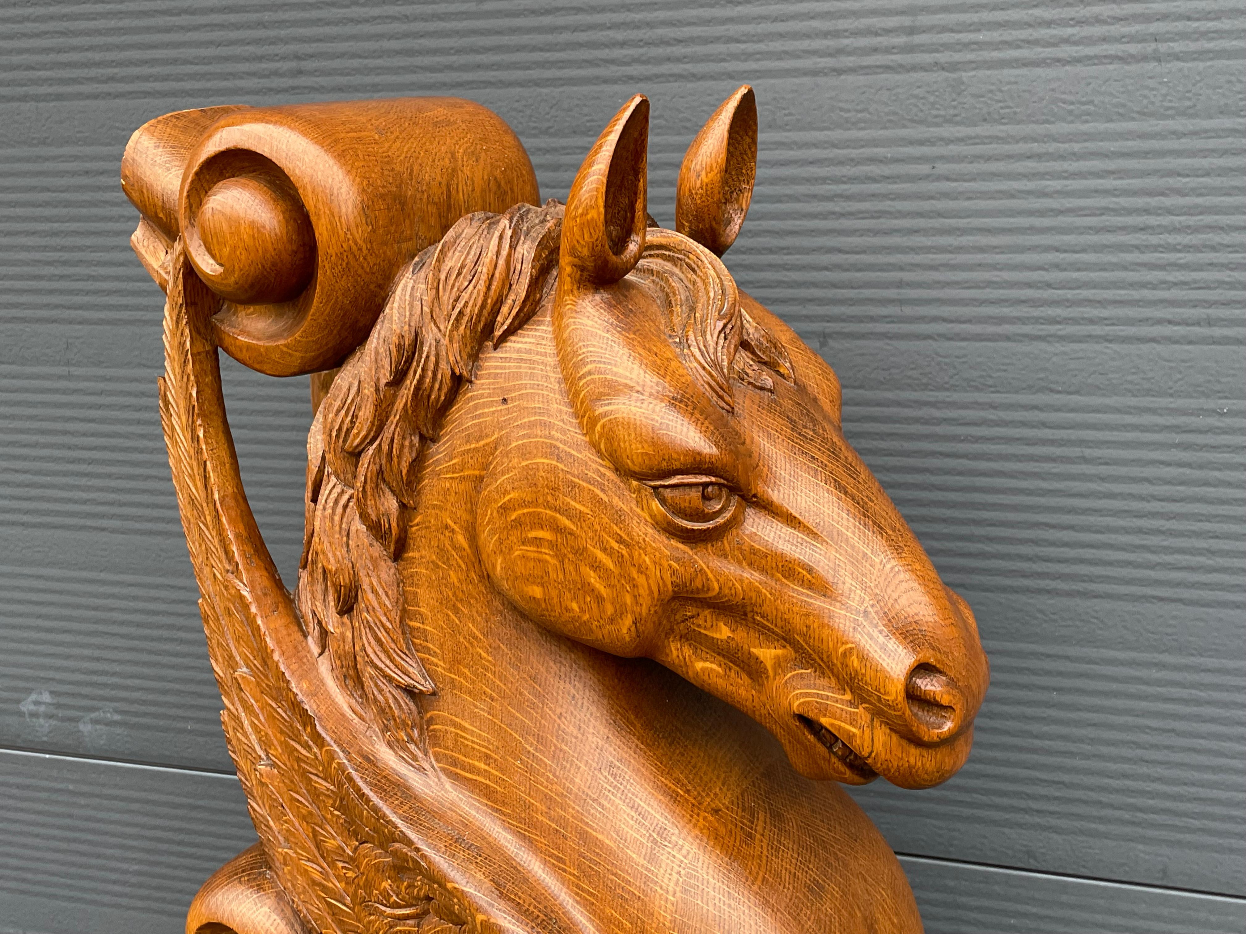Awesome Hand Carved Oak Pegasus Winged Horse Sculpture Newel Post / Stair Rail In Excellent Condition For Sale In Lisse, NL