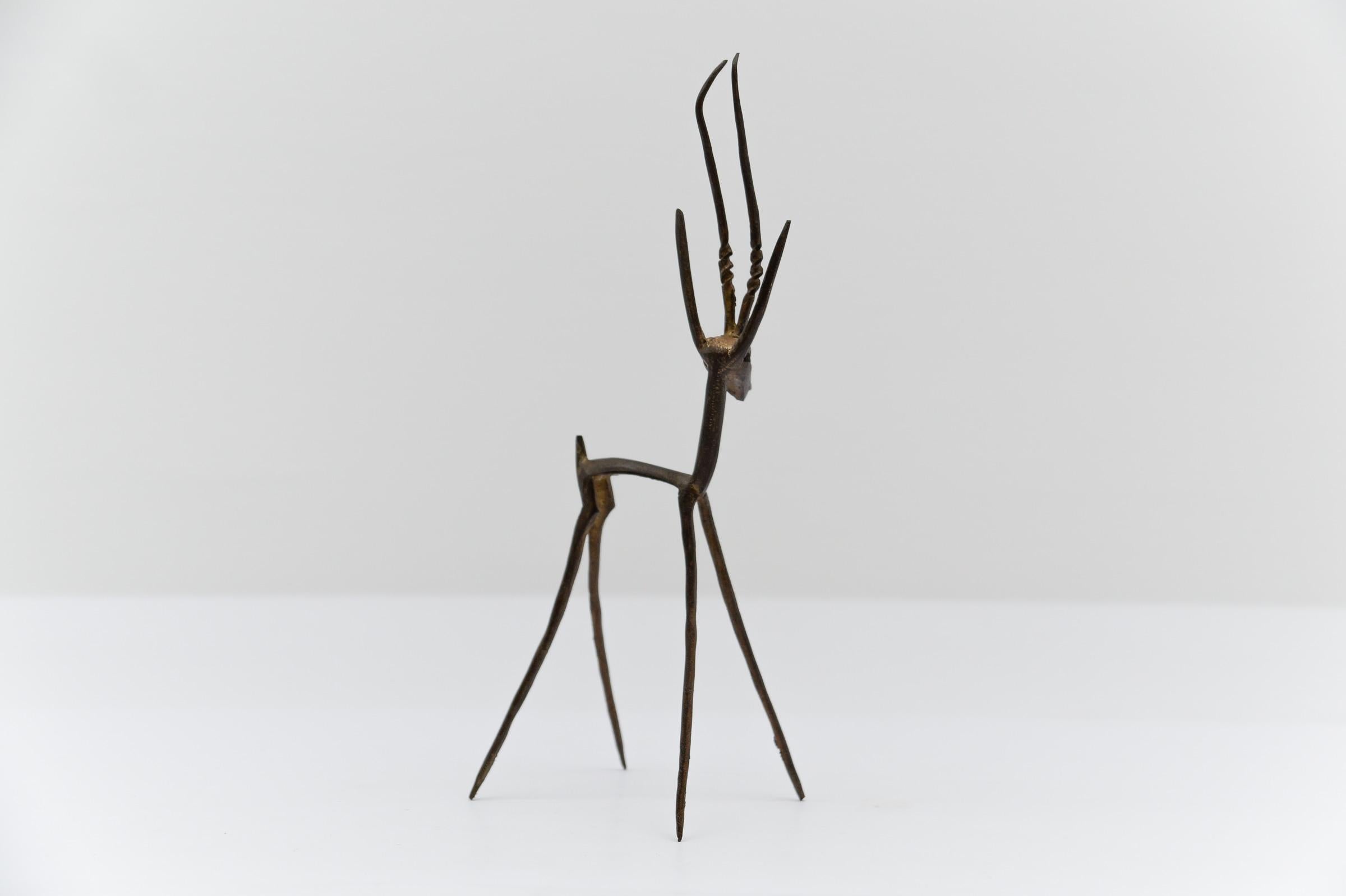 Scandinavo impressionante scultura in bronzo con gazzella fatta a mano, anni '60 in vendita