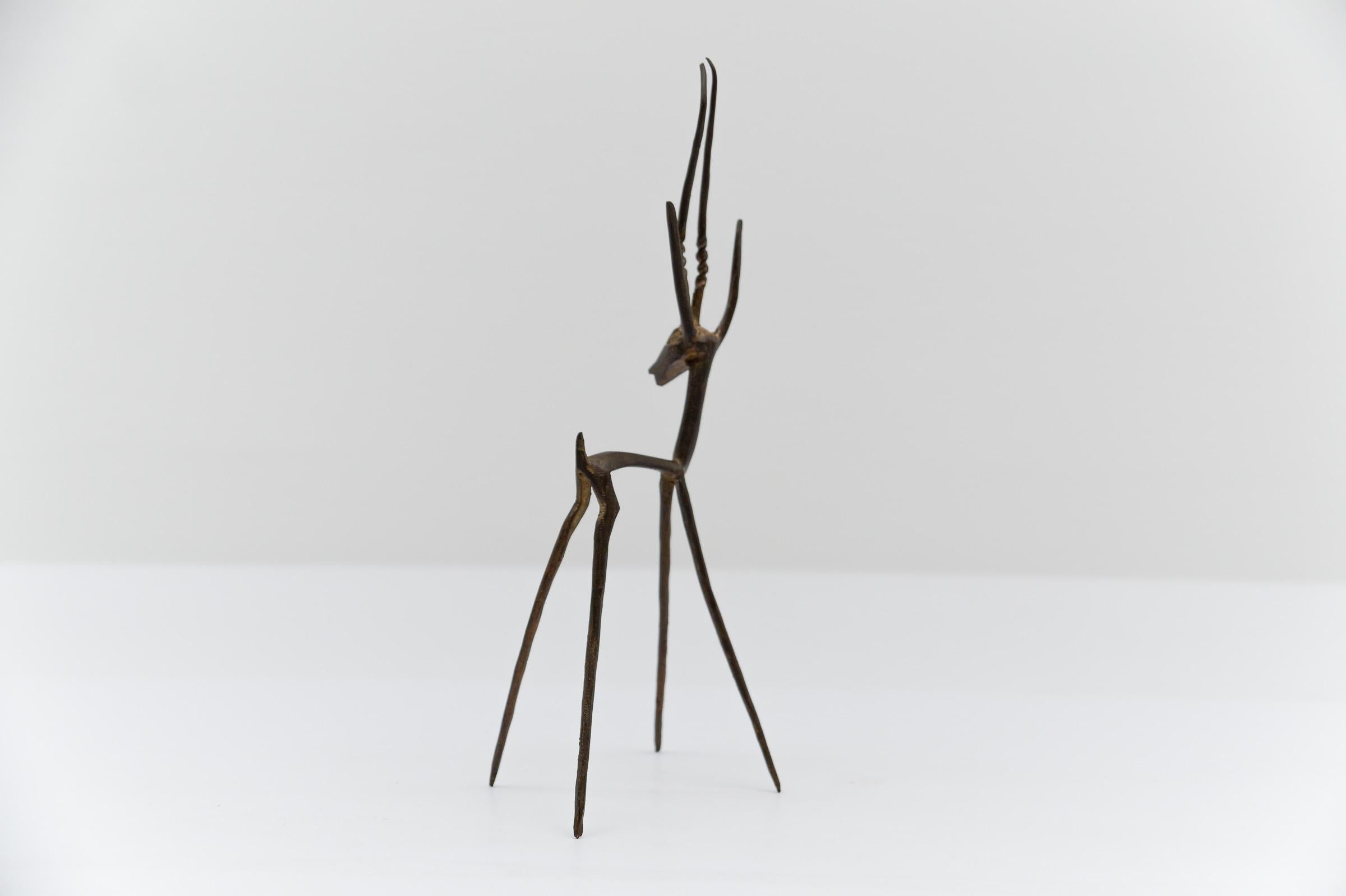 impressionante scultura in bronzo con gazzella fatta a mano, anni '60 In condizioni buone in vendita a Nürnberg, Bayern